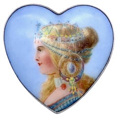 Broche étoile en forme de cœur Belle Époque sur porcelaine argentée