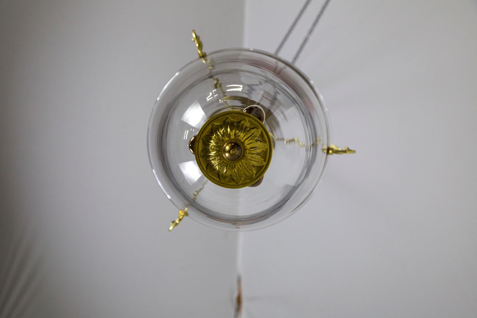 Belle Epoque-Glockenglaslaterne aus Messing und Glas im Stil der Belle Epoque mit Rauchglocke und wirbelnder Kette im Angebot 5