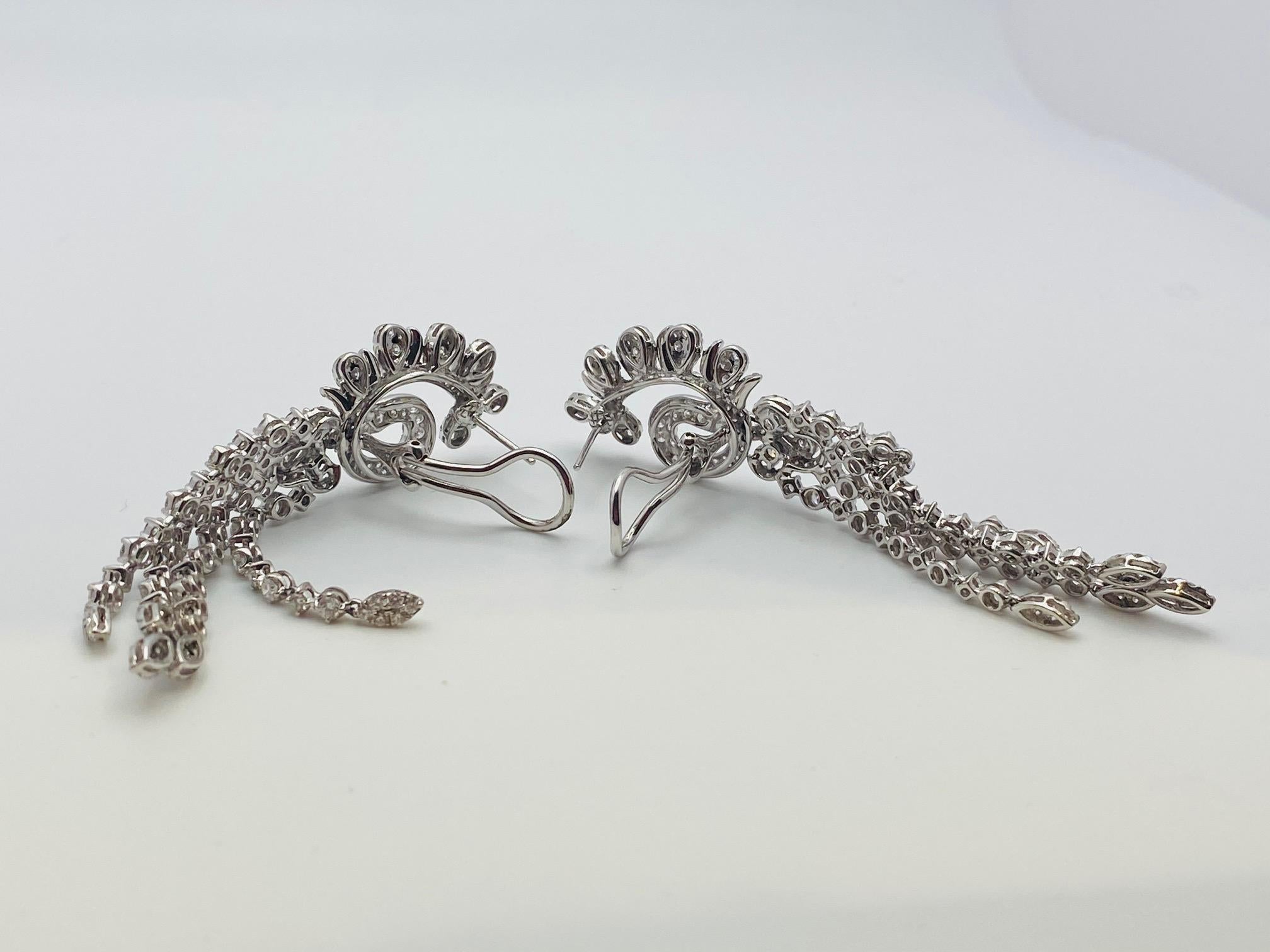 Belle Époque Style Diamond Chandelier Earrings in 18KT White Gold In New Condition For Sale In Houston, TX