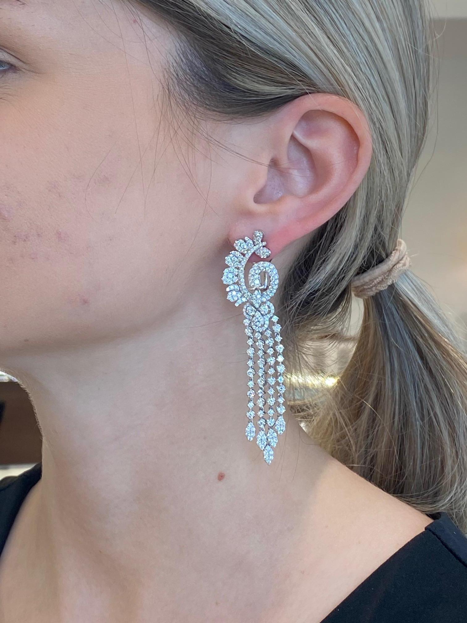 Women's Belle Époque Style Diamond Chandelier Earrings in 18KT White Gold For Sale