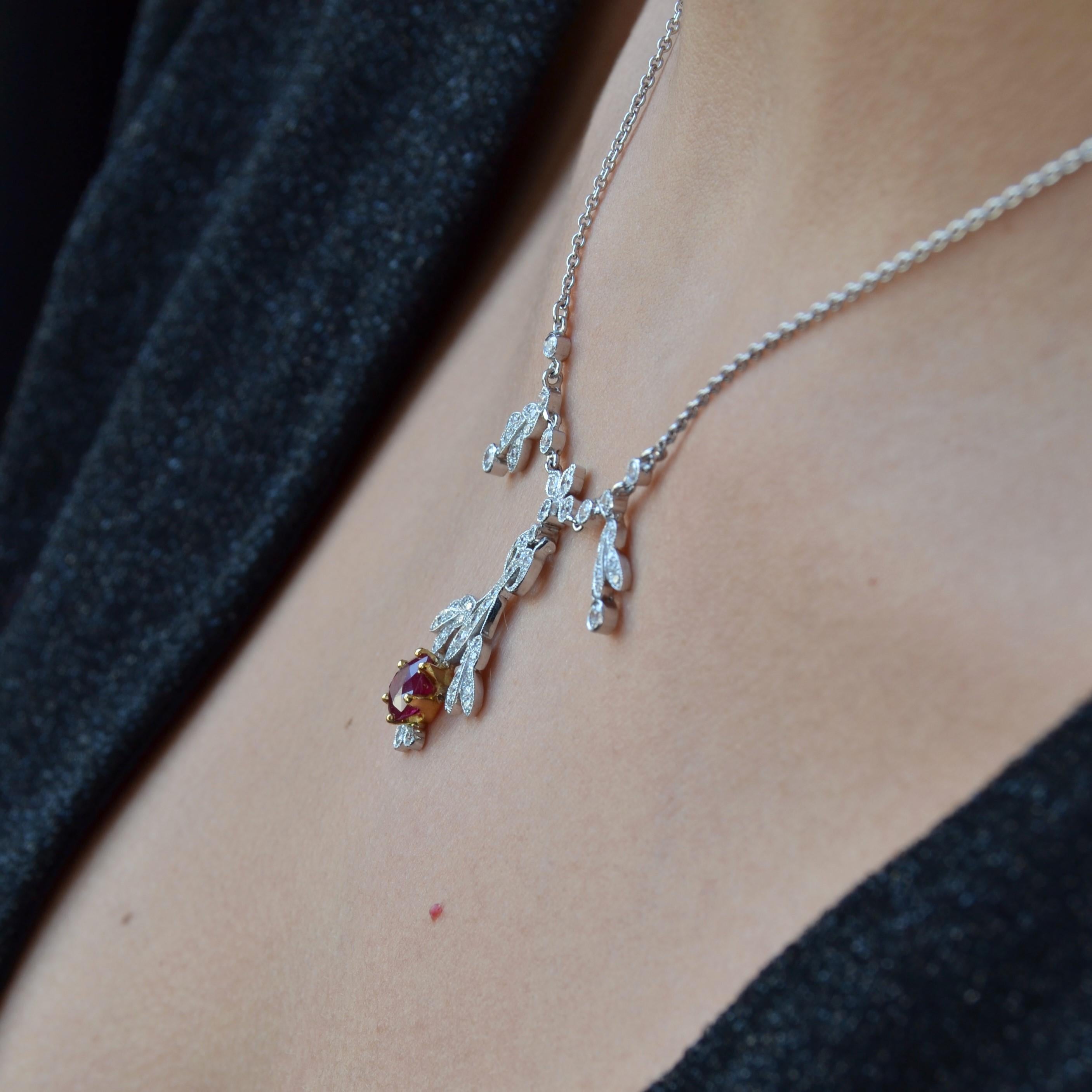 Halskette mit Anhnger aus Platin im Belle Epoque-Stil mit 1,16 Karat Rubin und 1,06 Karat Diamant Damen im Angebot