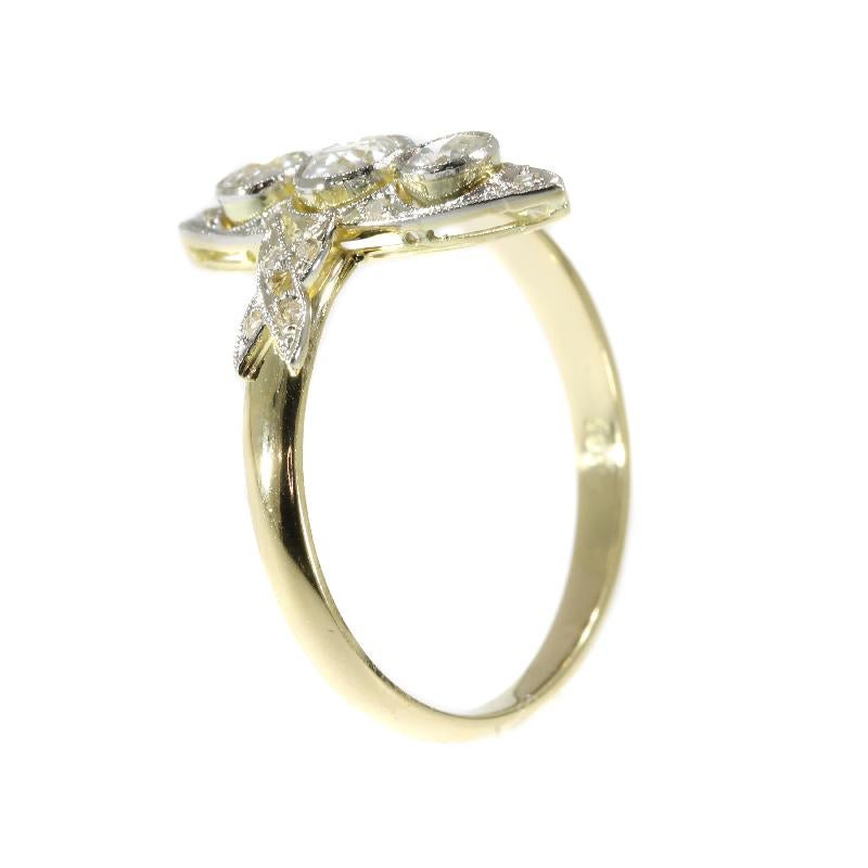 Belle Epoque Three Diamond 14 Karat Yellow Gold Marquise Engagement Ring, 1920s For Sale 1