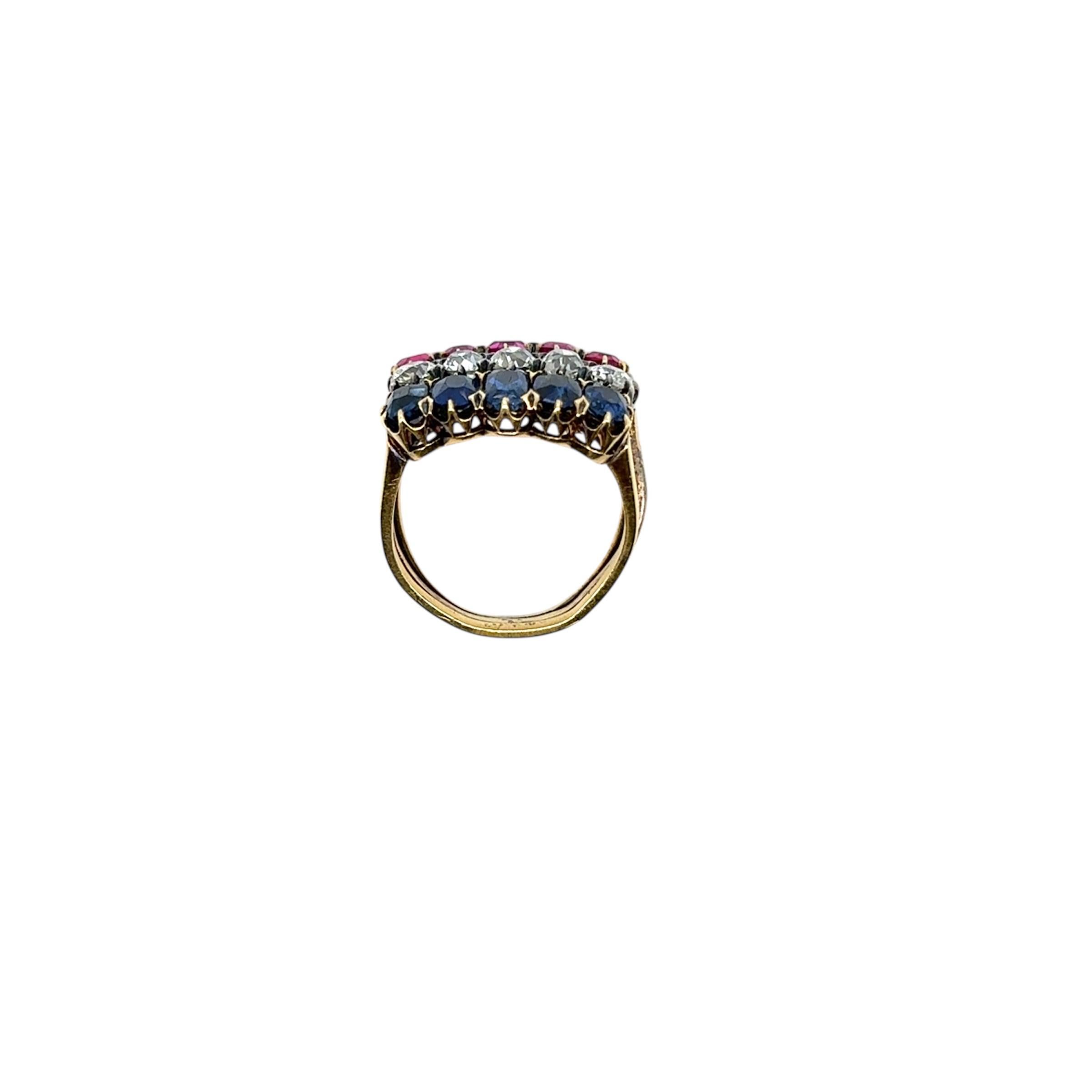 Bague Belle Époque à trois rangées de rubis, saphirs et diamants en vente 5