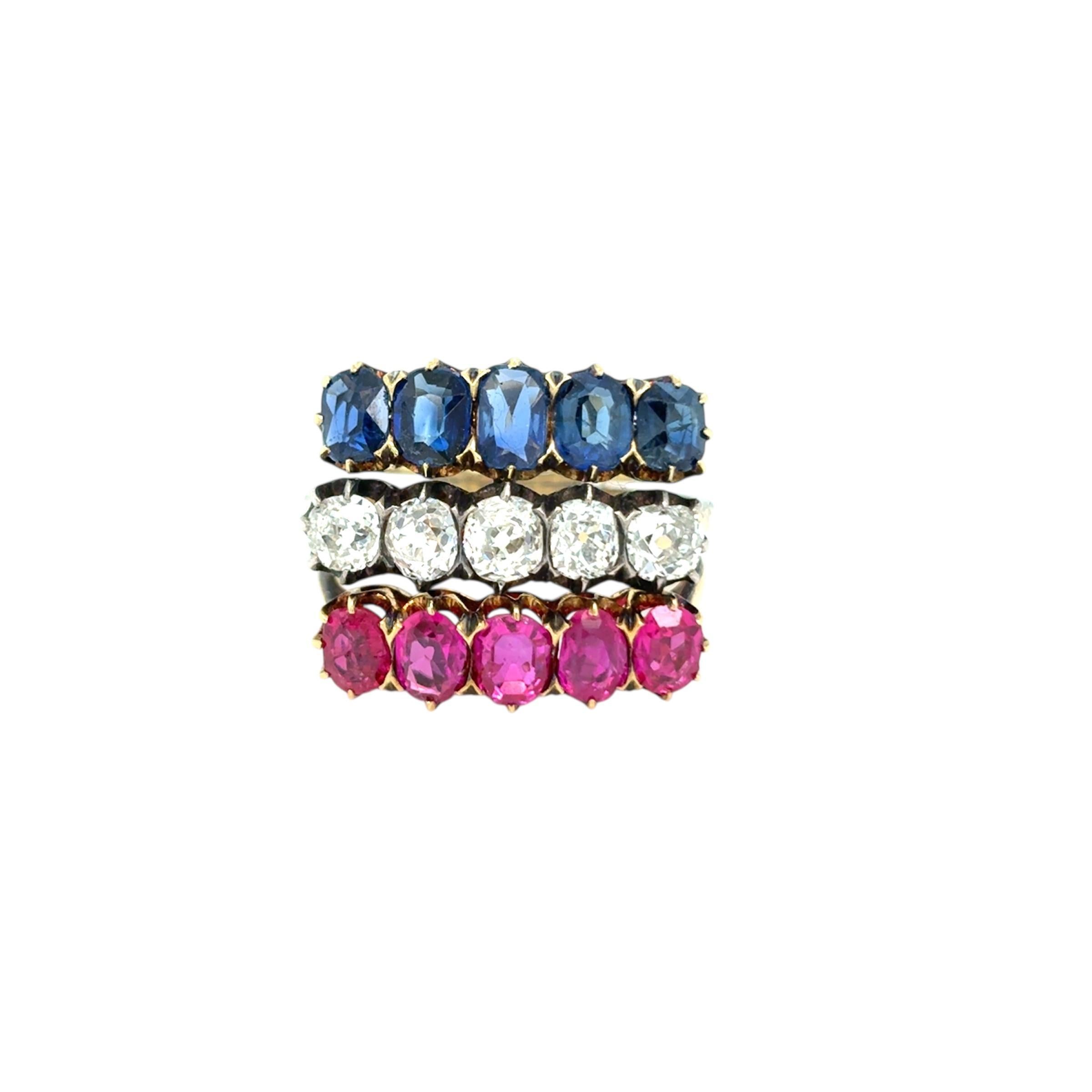 Bague Belle Époque à trois rangées de rubis, saphirs et diamants en vente 4