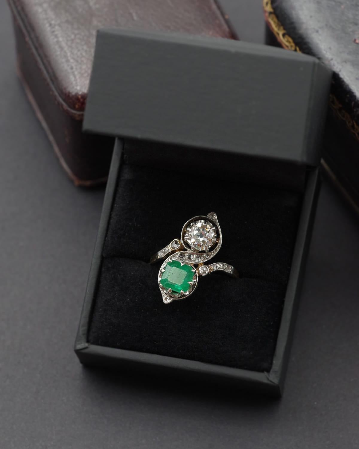 Bague Toi et Moi Belle Epoque en or 18k, émeraude 0,90 ct, diamant 0,80 ct en vente 2