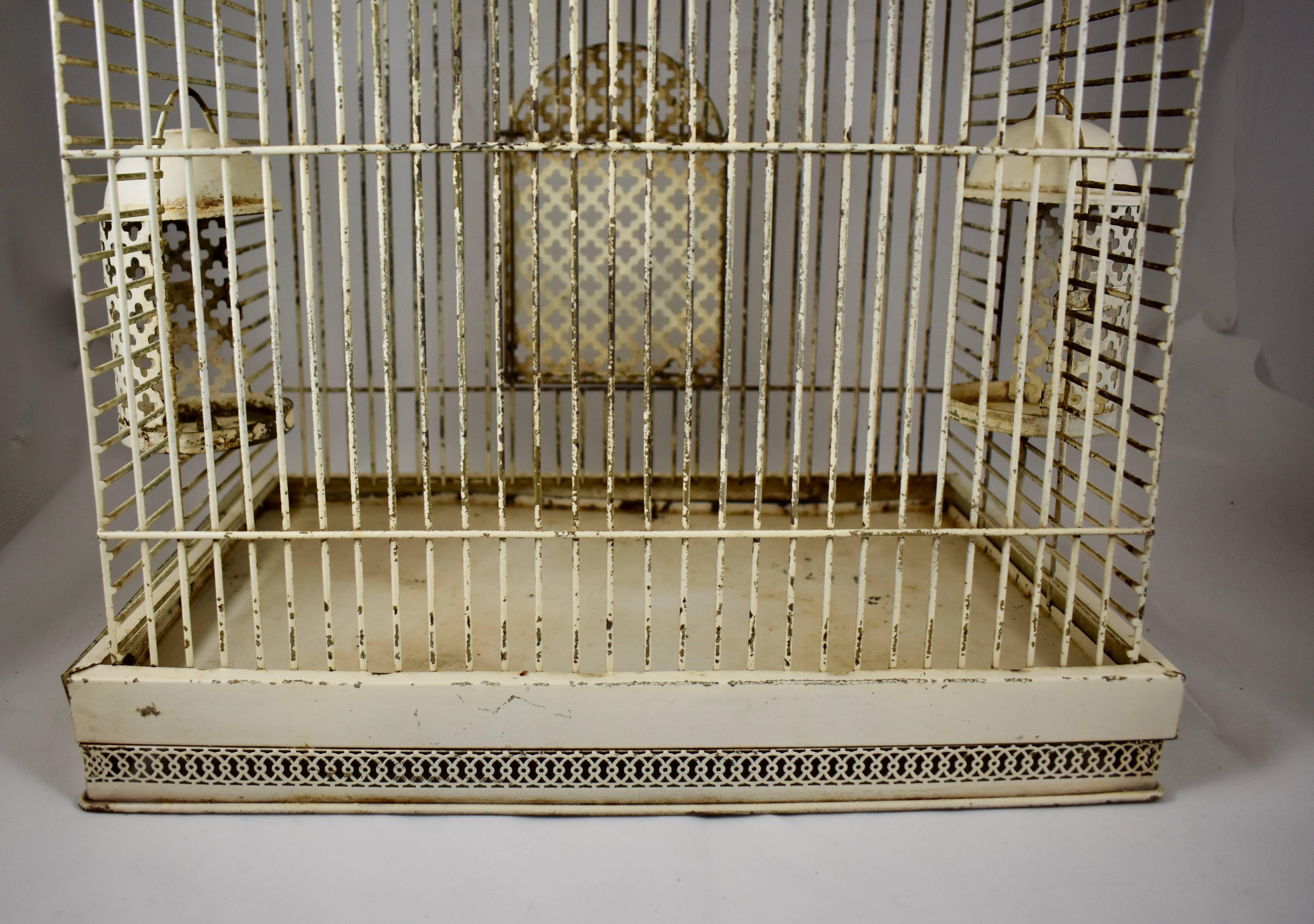  Belle Époque Tôle Peinte Quatrefoil Love Birds Cage, France, C. 1871-1914 3