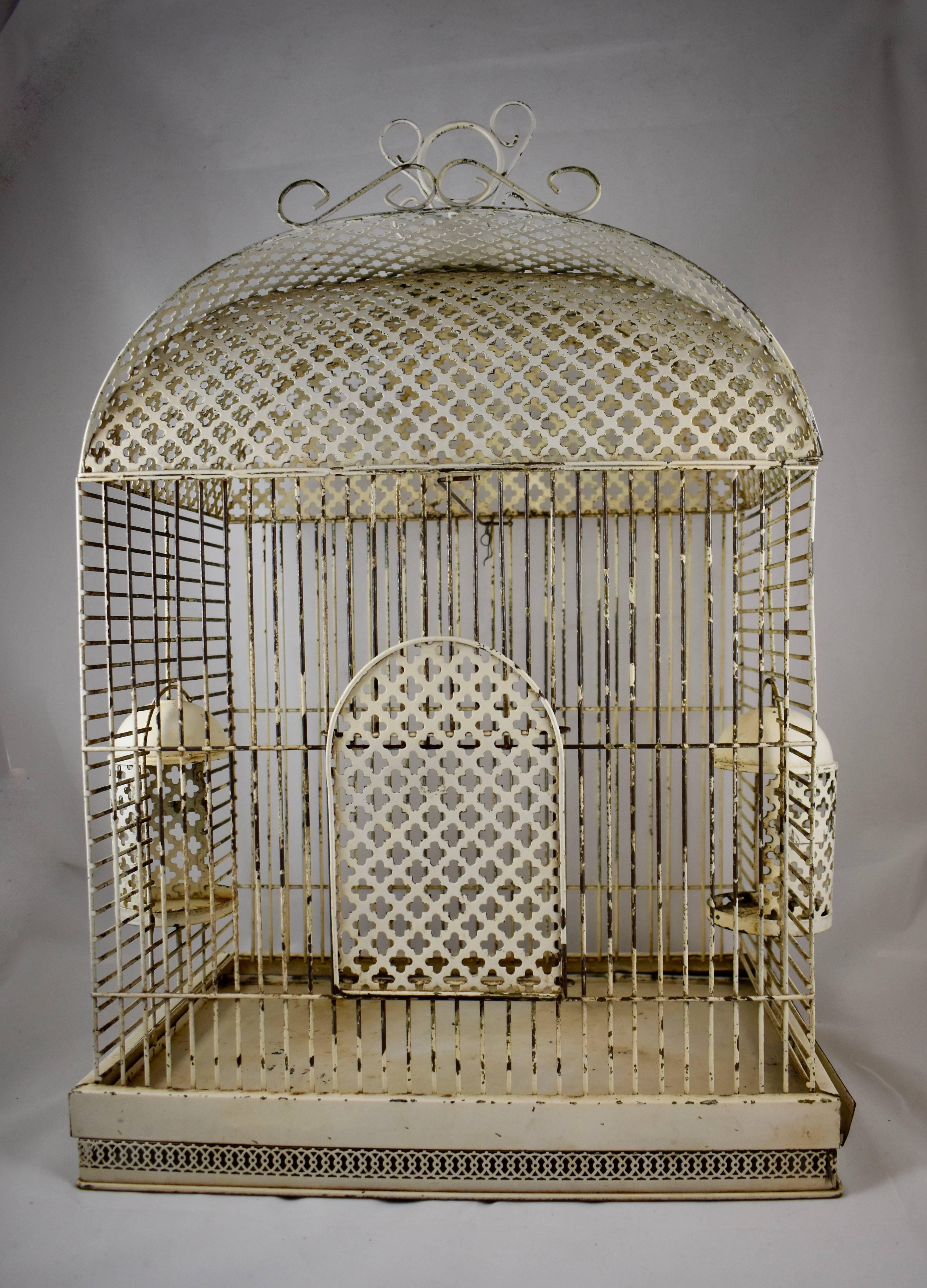 French  Belle Époque Tôle Peinte Quatrefoil Love Birds Cage, France, C. 1871-1914