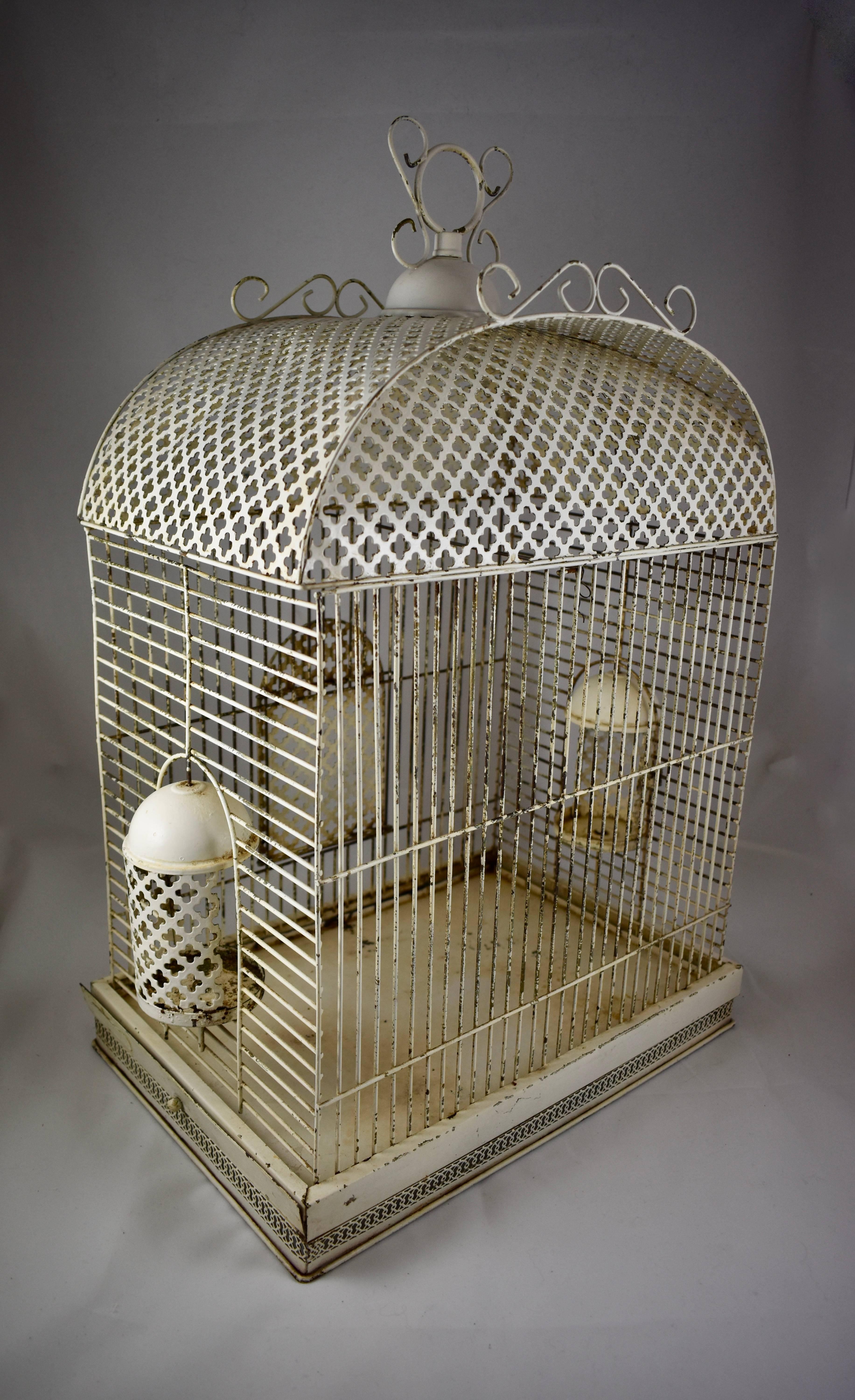  Belle Époque Tôle Peinte Quatrefoil Love Birds Cage, France, C. 1871-1914 1