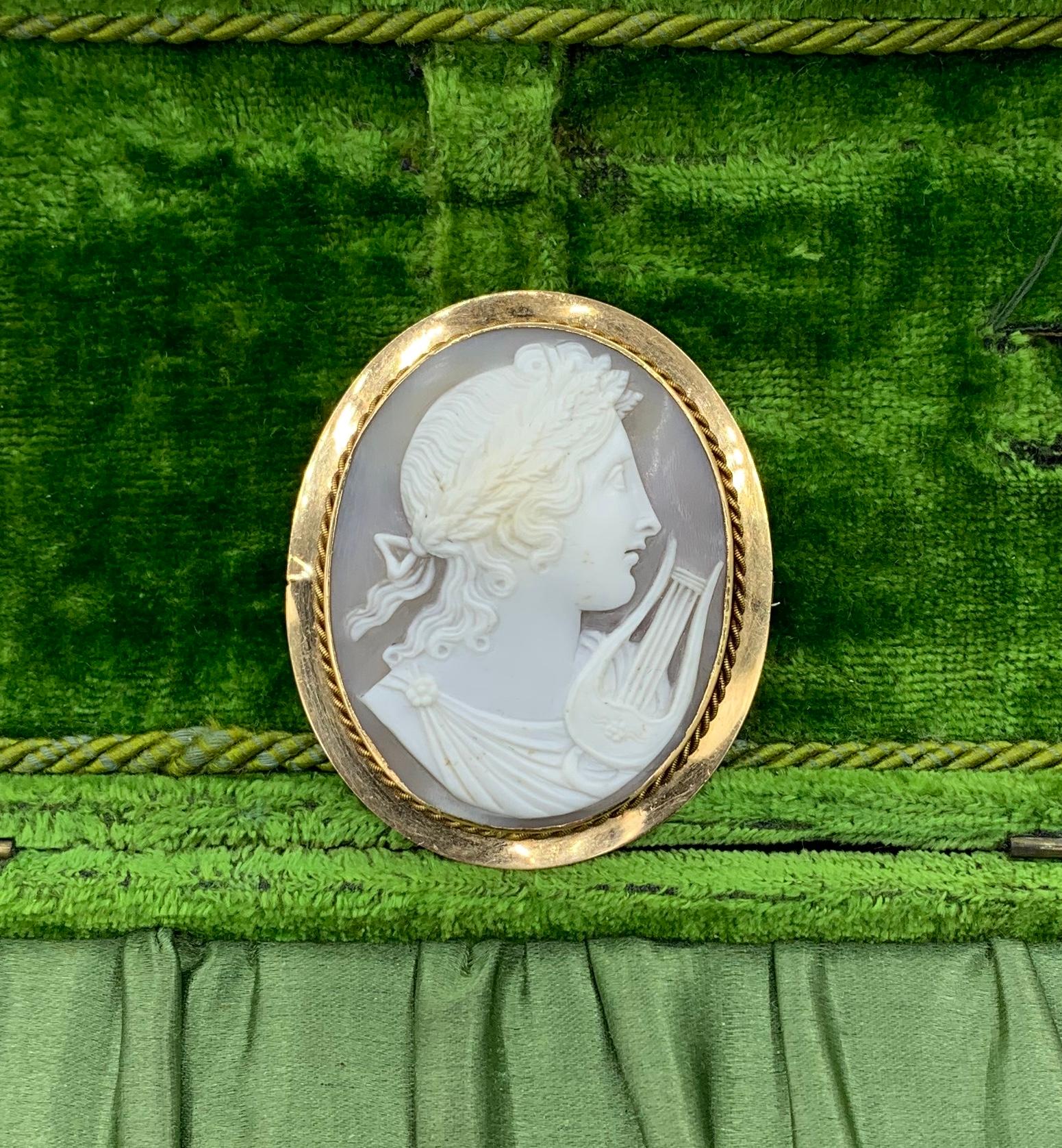 Belle Epoque Apollo God Lyre Musician Cameo Brooch 14 Karat Gold High Relief In Good Condition For Sale In New York, NY