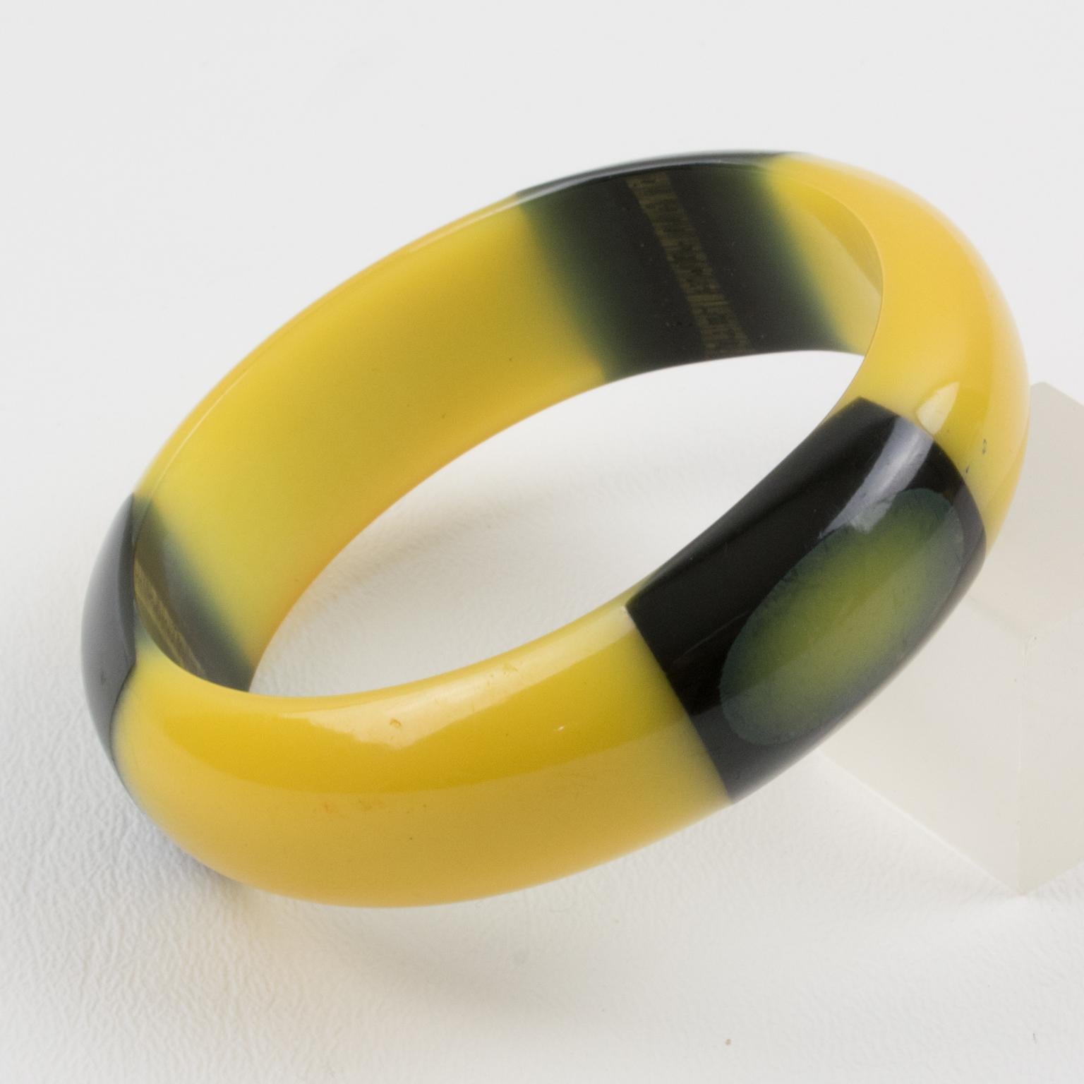 Belle Kogan Art Deco Bakelite Bracelet Bangle Elongated Inlay Dot In Excellent Condition For Sale In Atlanta, GA