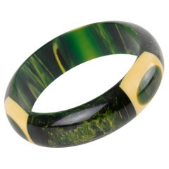 Belle Kogan Bakelite Bracelet Bangle with Laminated Elongated Dots (bracelet en bakélite avec des points allongés laminés)
