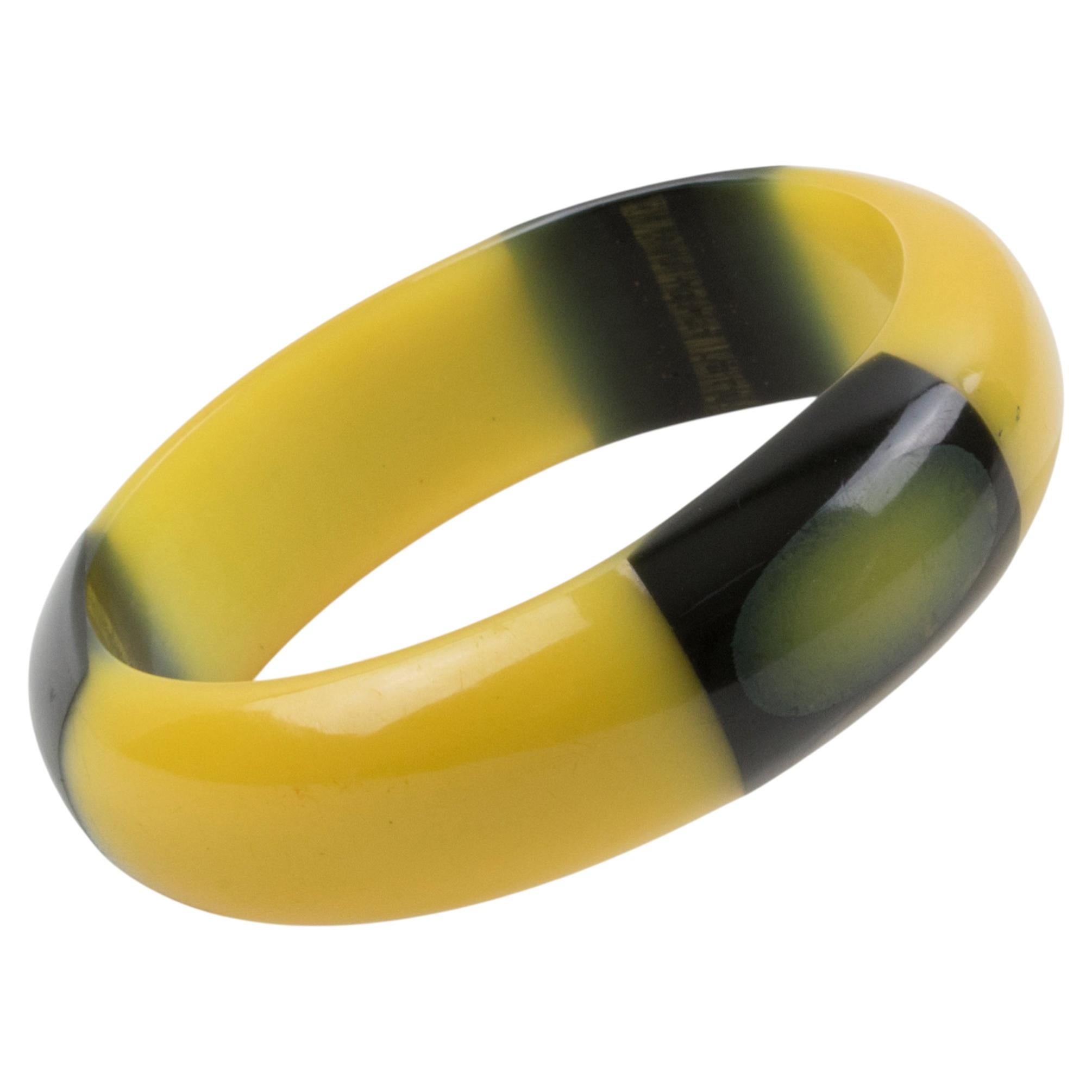 Belle Kogan Laminiertes Gelbes und Schwarzes Bakelit-Armband Armreif im Angebot