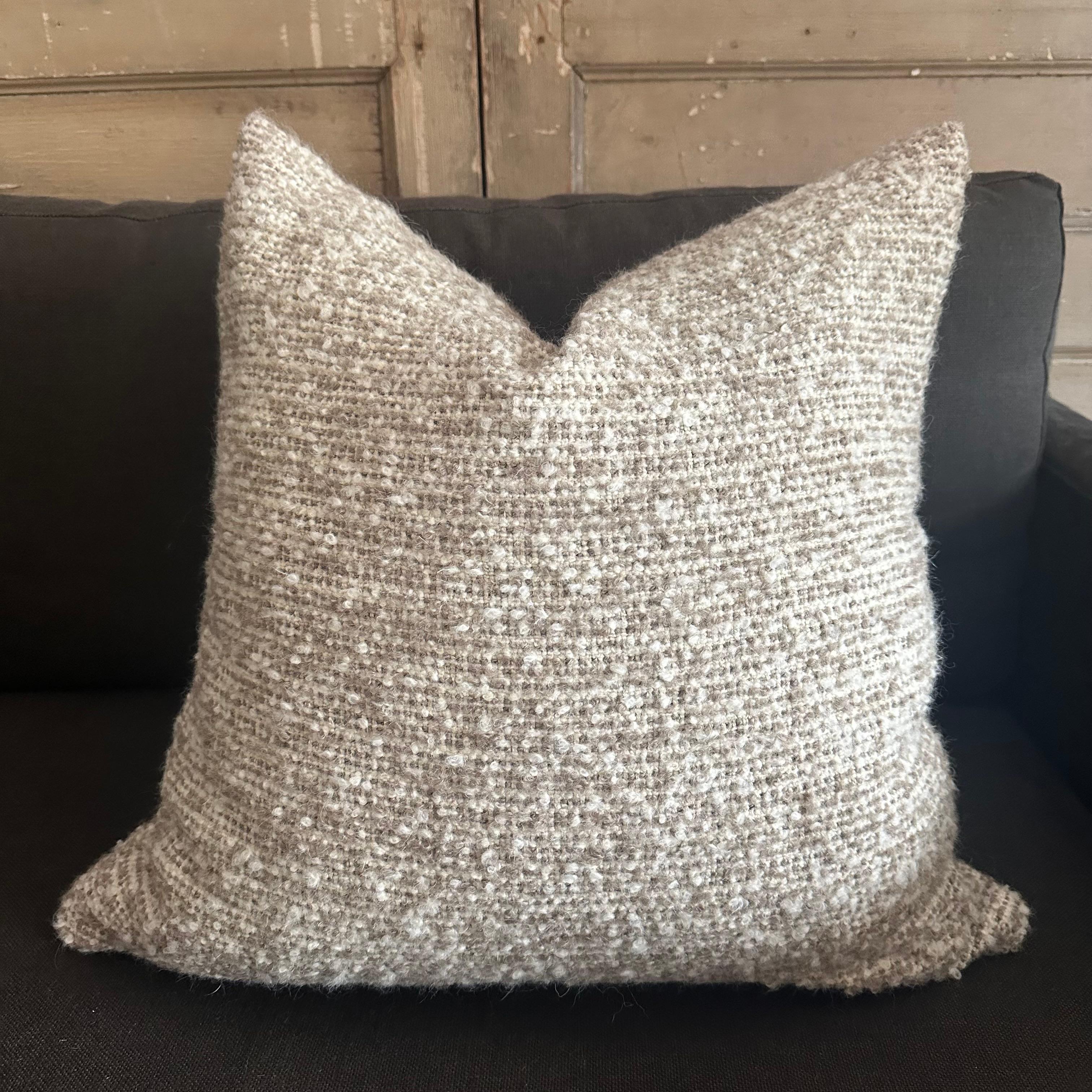 Belle Linen and Wool Blend Pillow with Down Insert In New Condition For Sale In Brea, CA