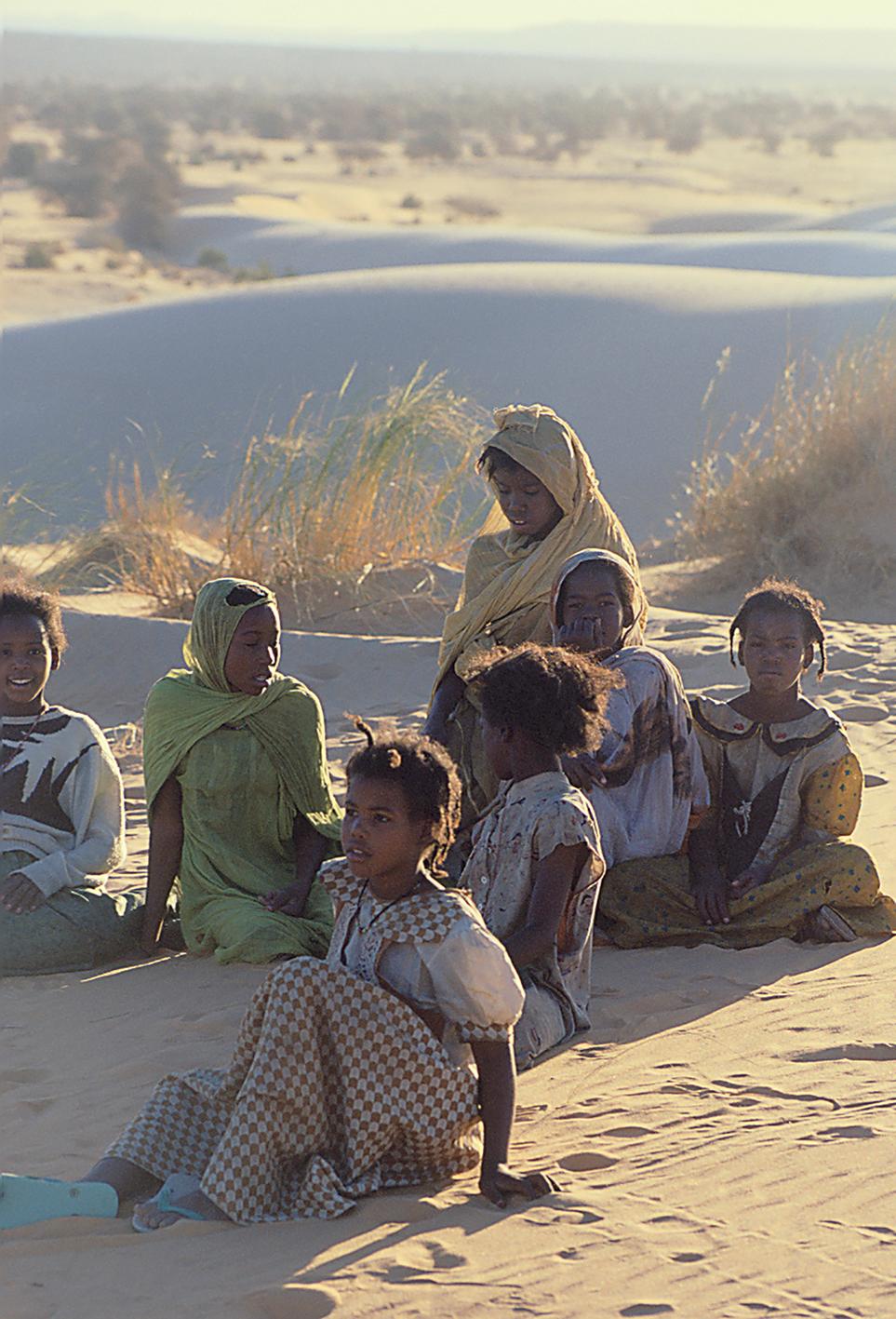 Bellec Portrait Photograph – Kinder aus der Wüste Mauritaniens