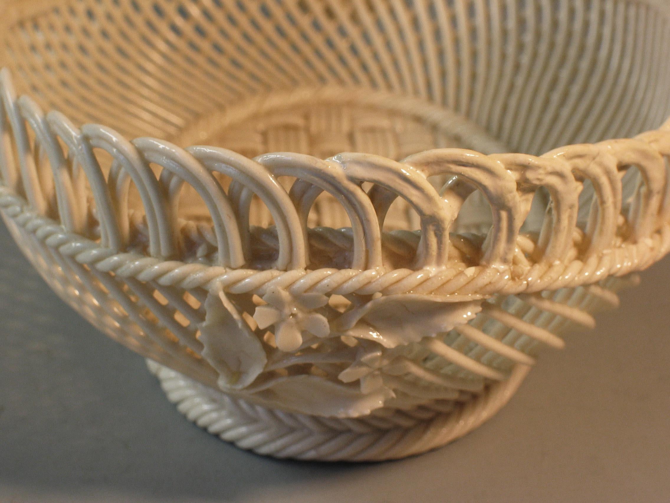 Hand-Crafted Belleek Four-Strand Oval Basket, 20th Century For Sale