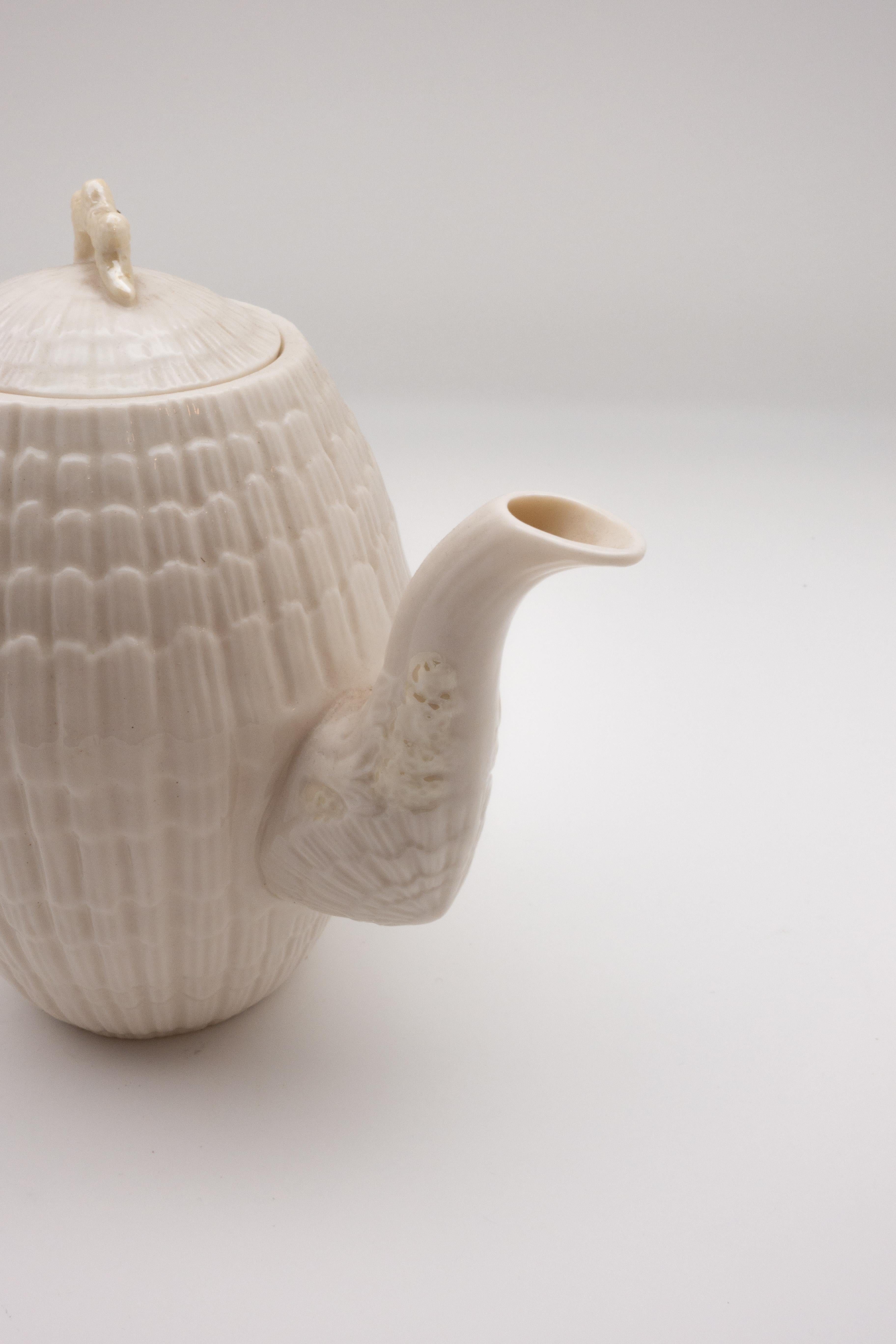 Belleek Kettle or Teapot 6th Mark In Good Condition In New York, NY