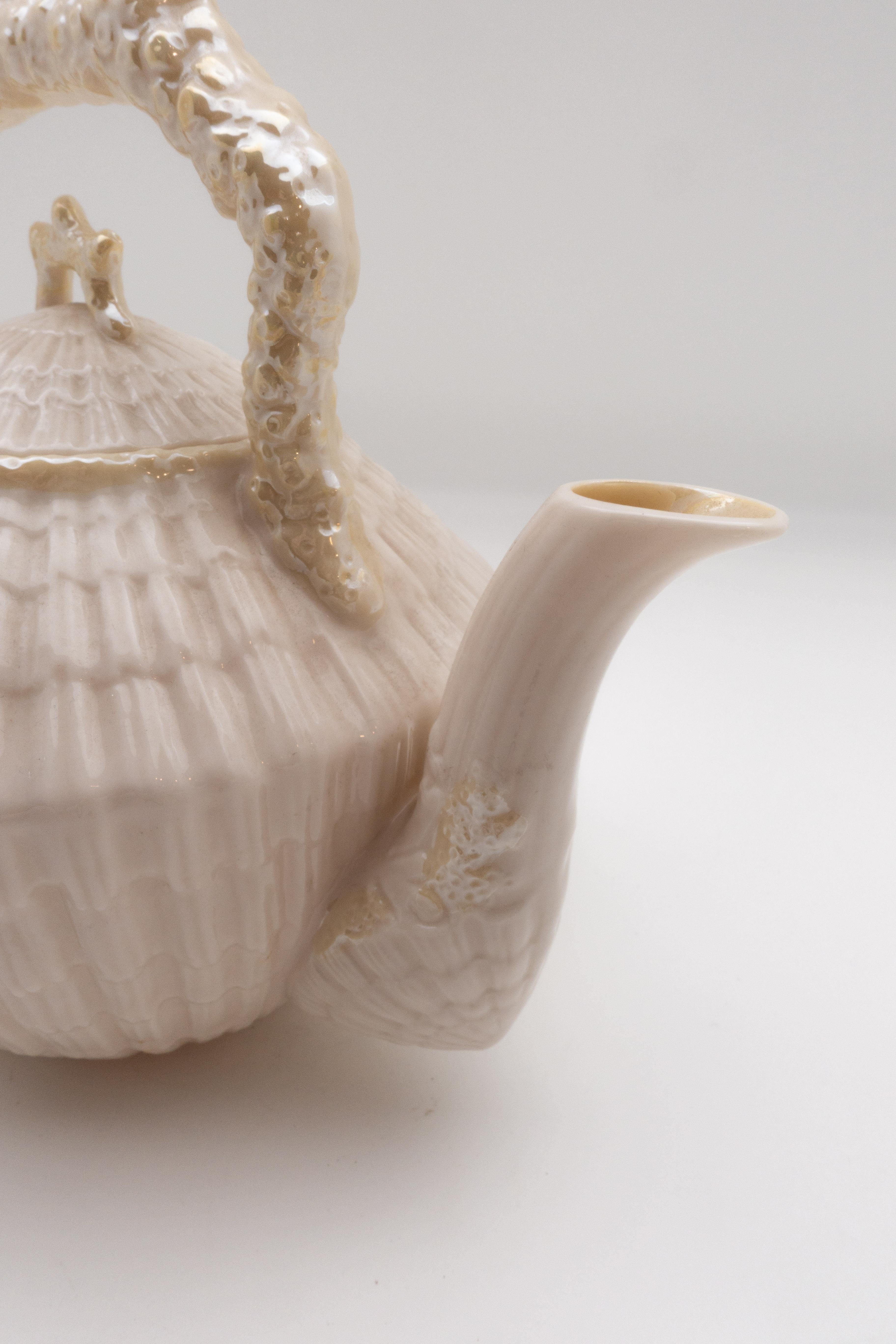 Belleek Kettle/Teapot 6th Mark '1965-1980' In Good Condition In New York, NY
