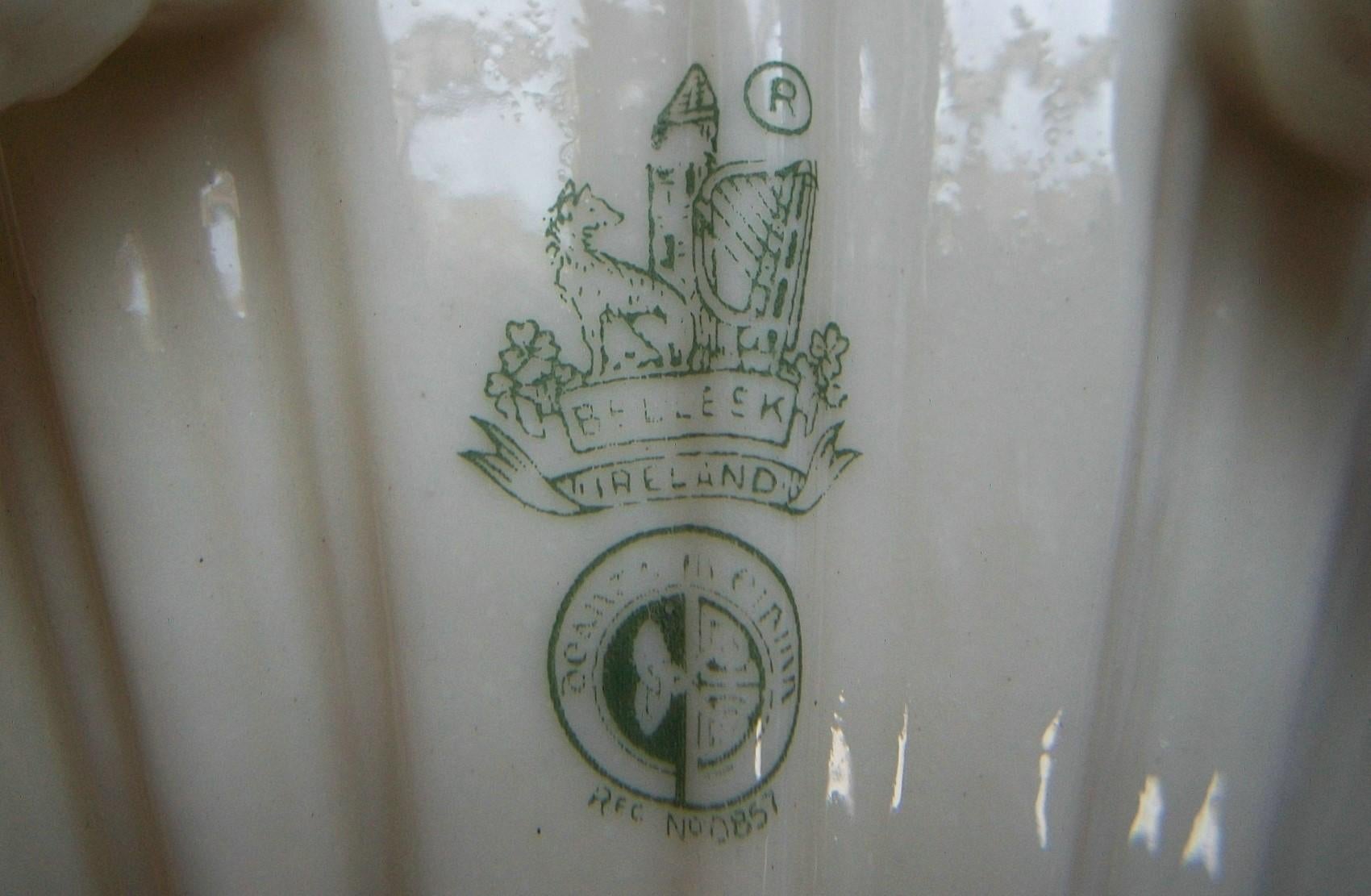 BELLEEK - « Neptune » - Pichet en céramique couleur crème - Irlande - vers 1965-1980 en vente 4
