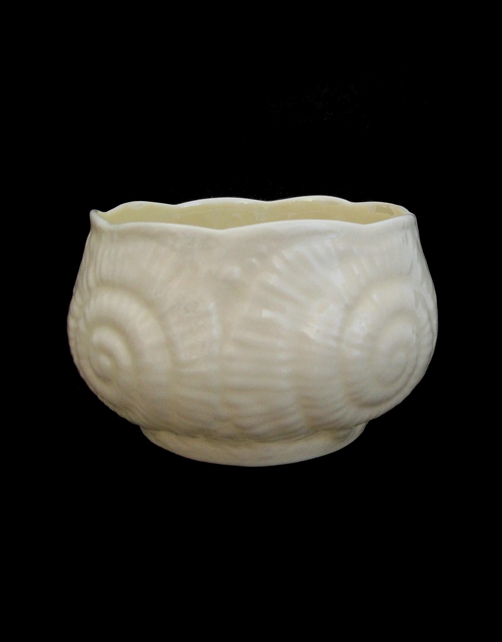 BELLEEK (Manufacturer) - ' Neptune ' (Pattern) - Vintage porcelain sugar bowl - featuring a yellow iridescent glaze to the interior of the bowl - green maker's mark to the bottom - Ireland - circa 1965 to 1980.

Excellent/mint vintage condition -