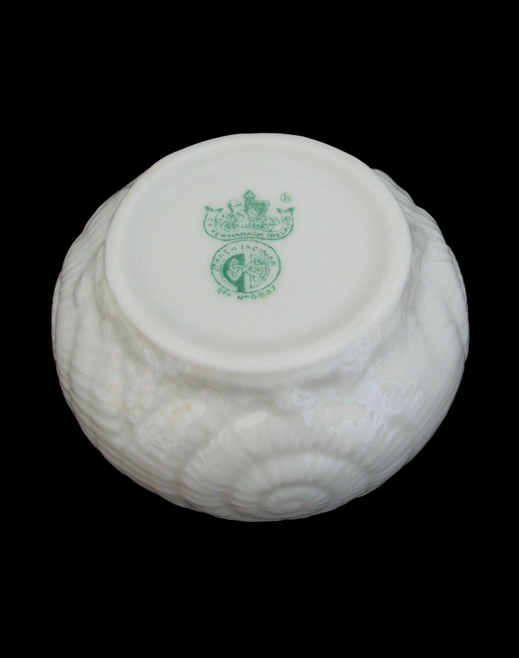 Irish Belleek - 'Neptune' - Ceramic Sugar Bowl - Ireland - circa 1965-1980 For Sale