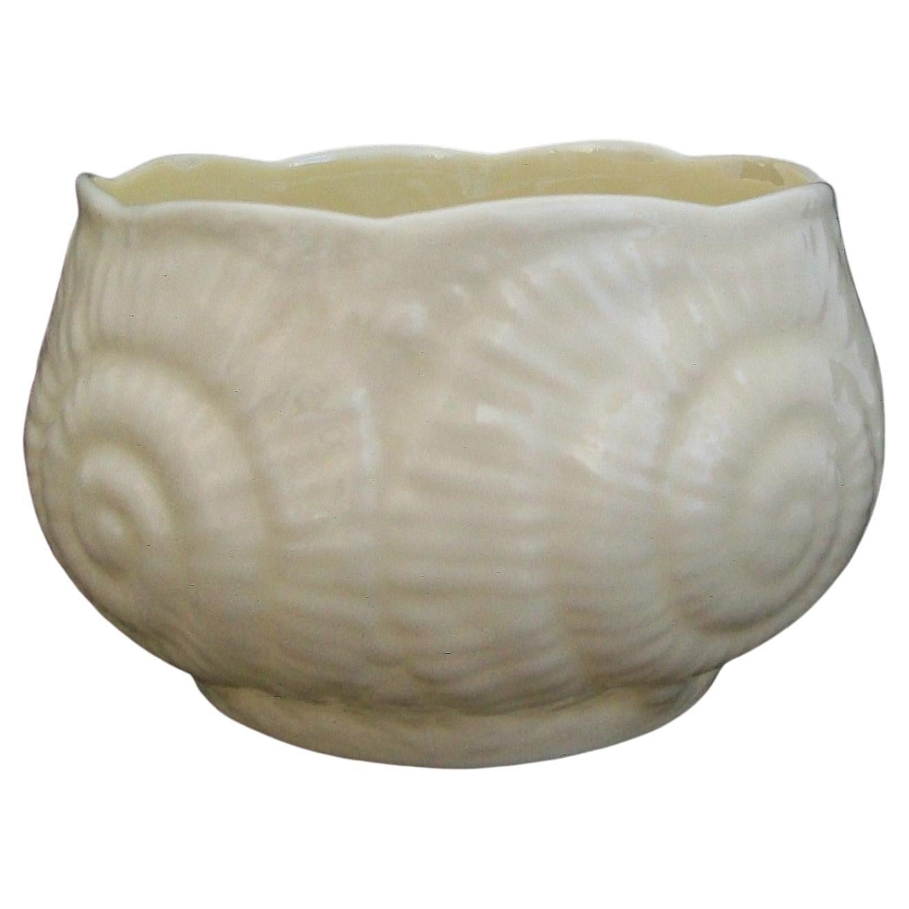 Belleek - 'Neptune' - Ceramic Sugar Bowl - Ireland - circa 1965-1980 For Sale