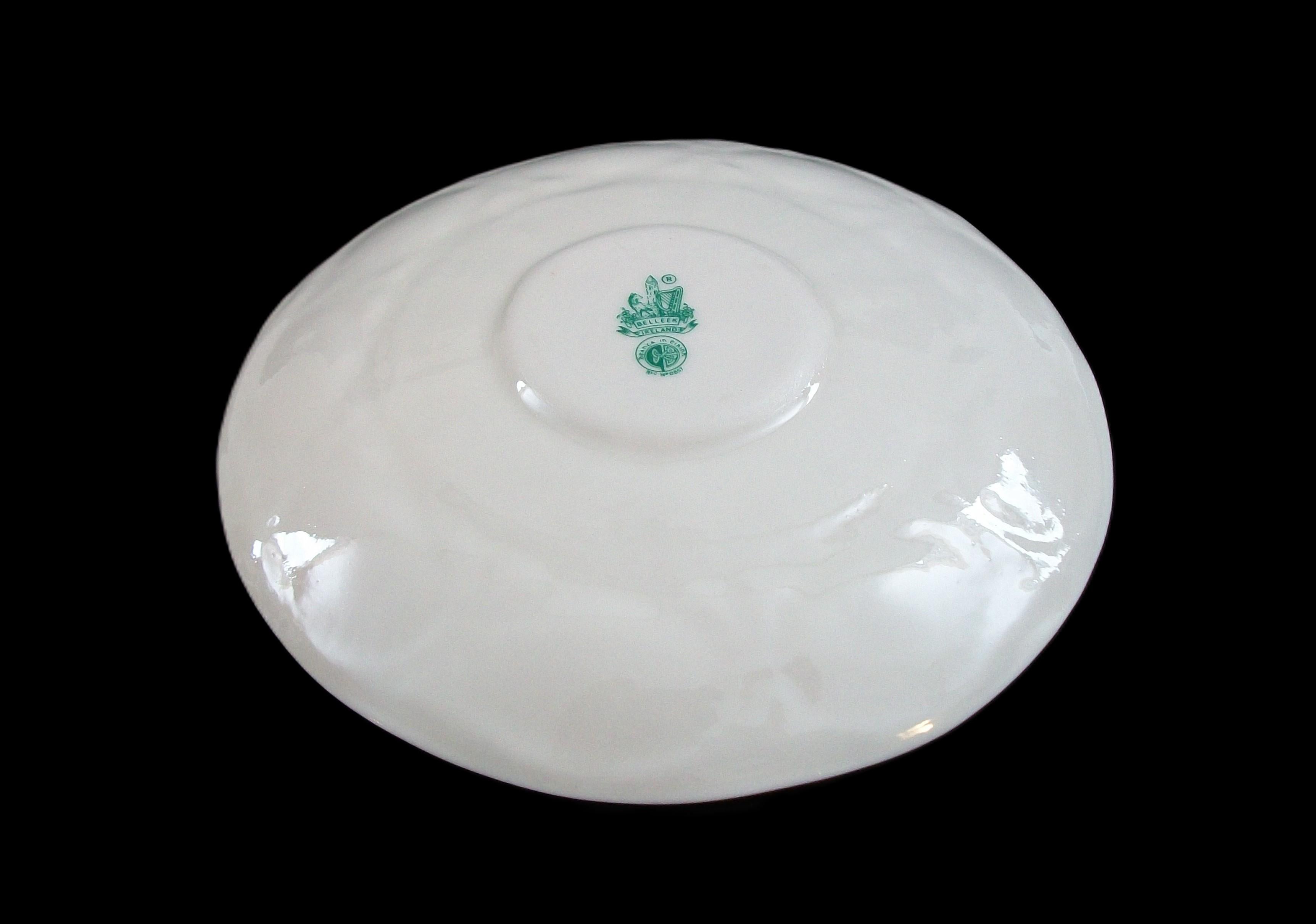 BELLEEK - 'New Shell - Amarillo' - Taza de Té y Plato - Irlanda - Circa 1965-1980 en venta 1
