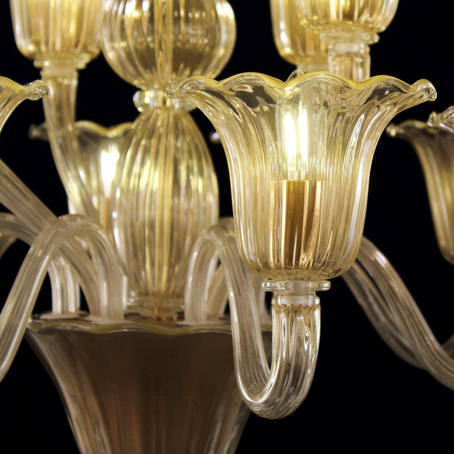Autre Lustre artistique à 12 bras en verre de Murano à feuilles d'or par Multiforme, en stock en vente