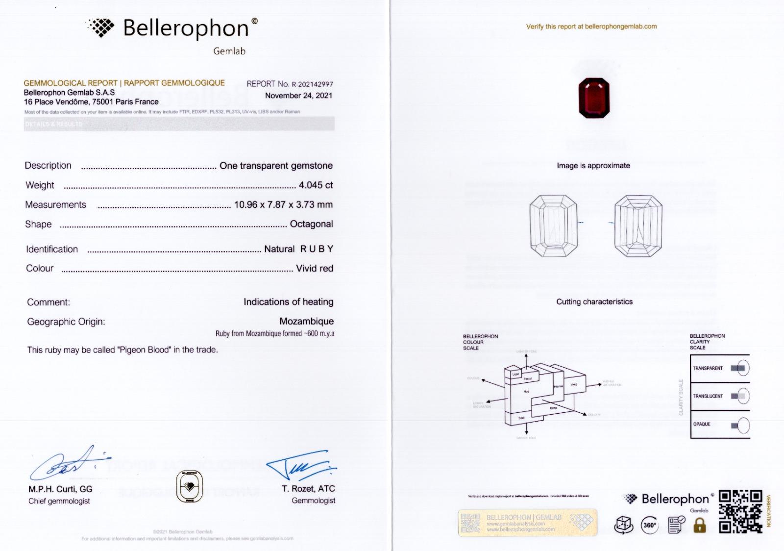 Taille émeraude Bellerophon Certified 4.05 Carat Vivid Diamonds avec diamants trapézoïdaux en vente