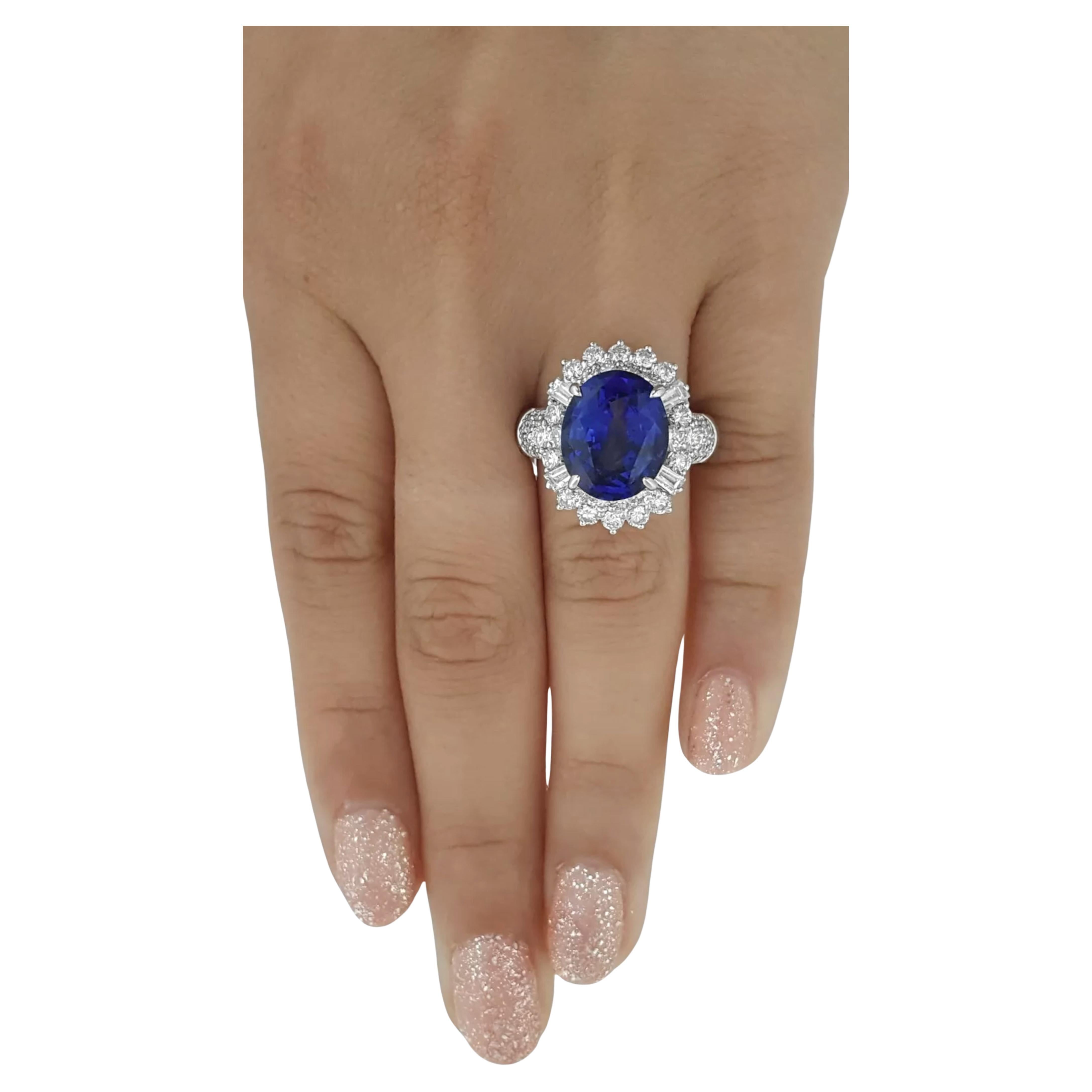 Taglio ovale Anello con zaffiro blu intenso certificato Bellerophon da 5 carati non riscaldato in vendita