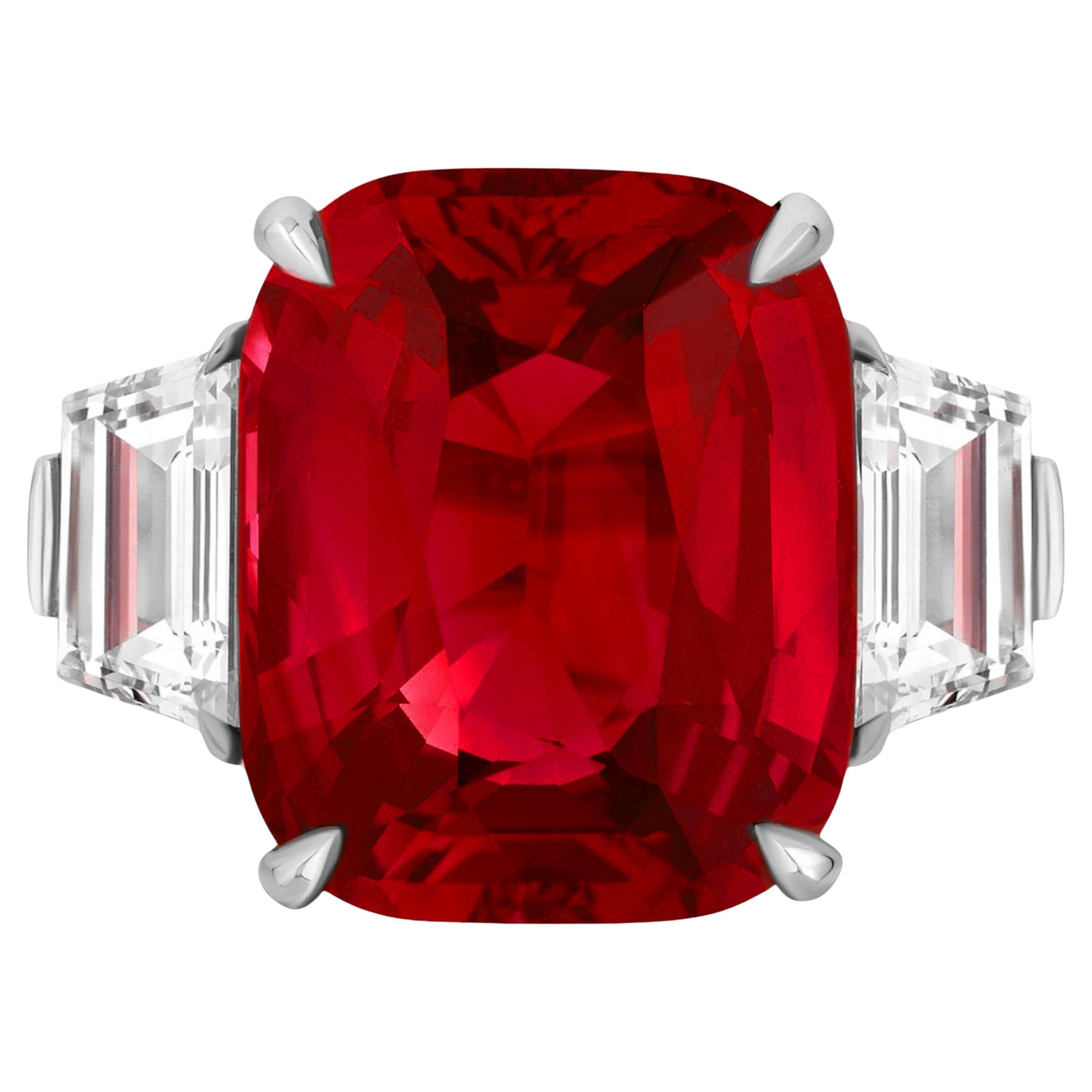 Bellerophon No-Heat 4,58 Karat lebhaft roter Mosambik-Rubin Ring in Platin im Angebot