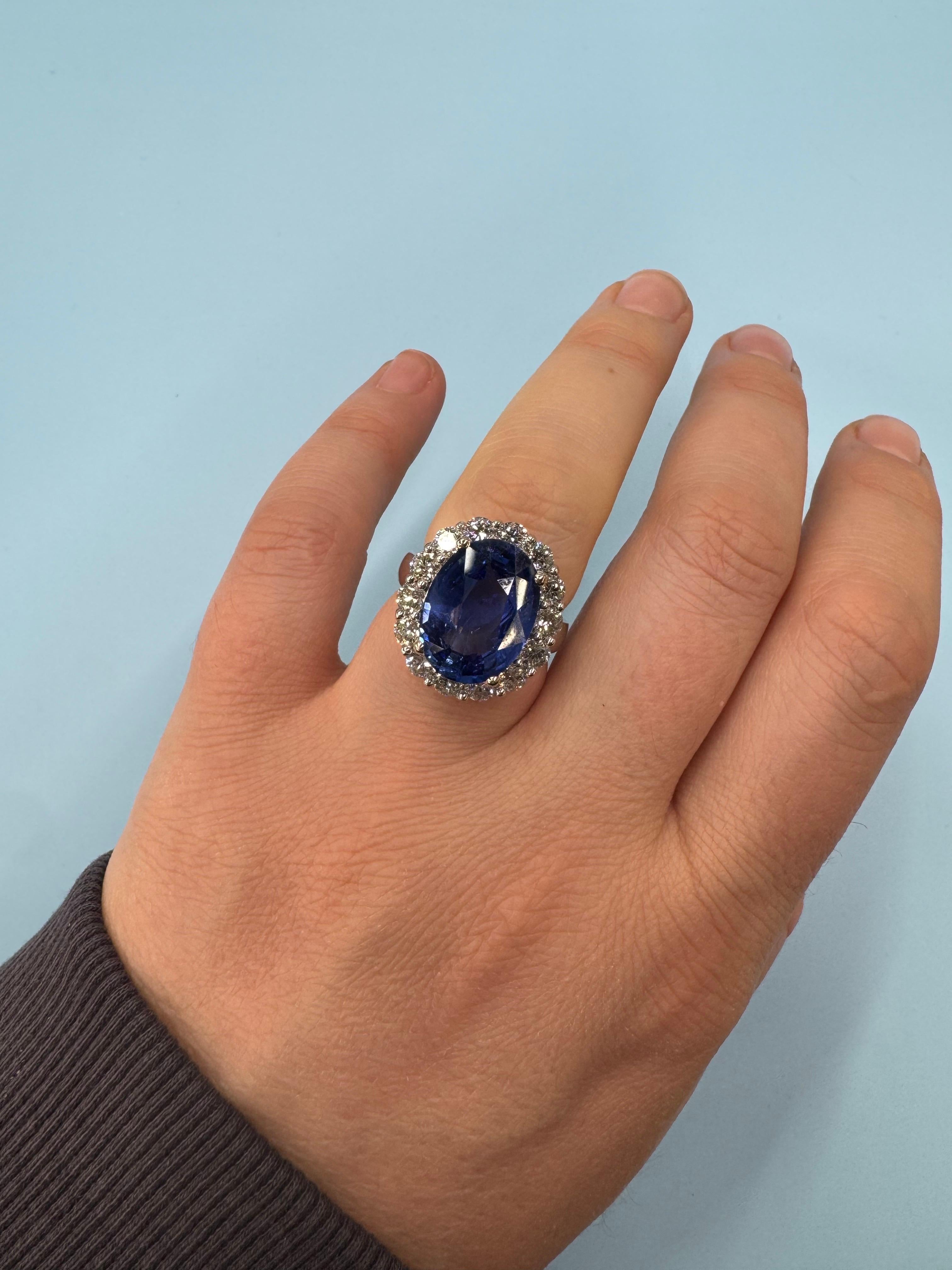 Bellerophon Anello ovale con zaffiro blu di Ceylon Vivid Diamonds 10,94 carati 18KT in vendita 4