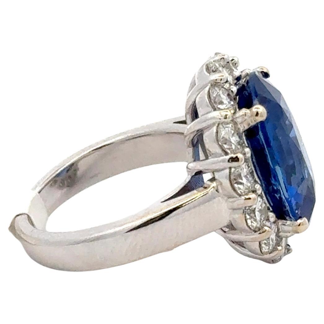 Taglio ovale Bellerophon Anello ovale con zaffiro blu di Ceylon Vivid Diamonds 10,94 carati 18KT in vendita