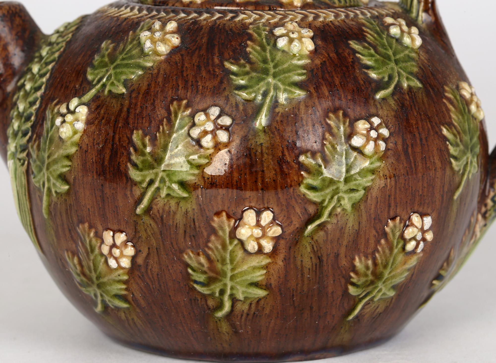 Tetera y tapa de cerámica artística con diseño floral Bellevue Rye en venta 7