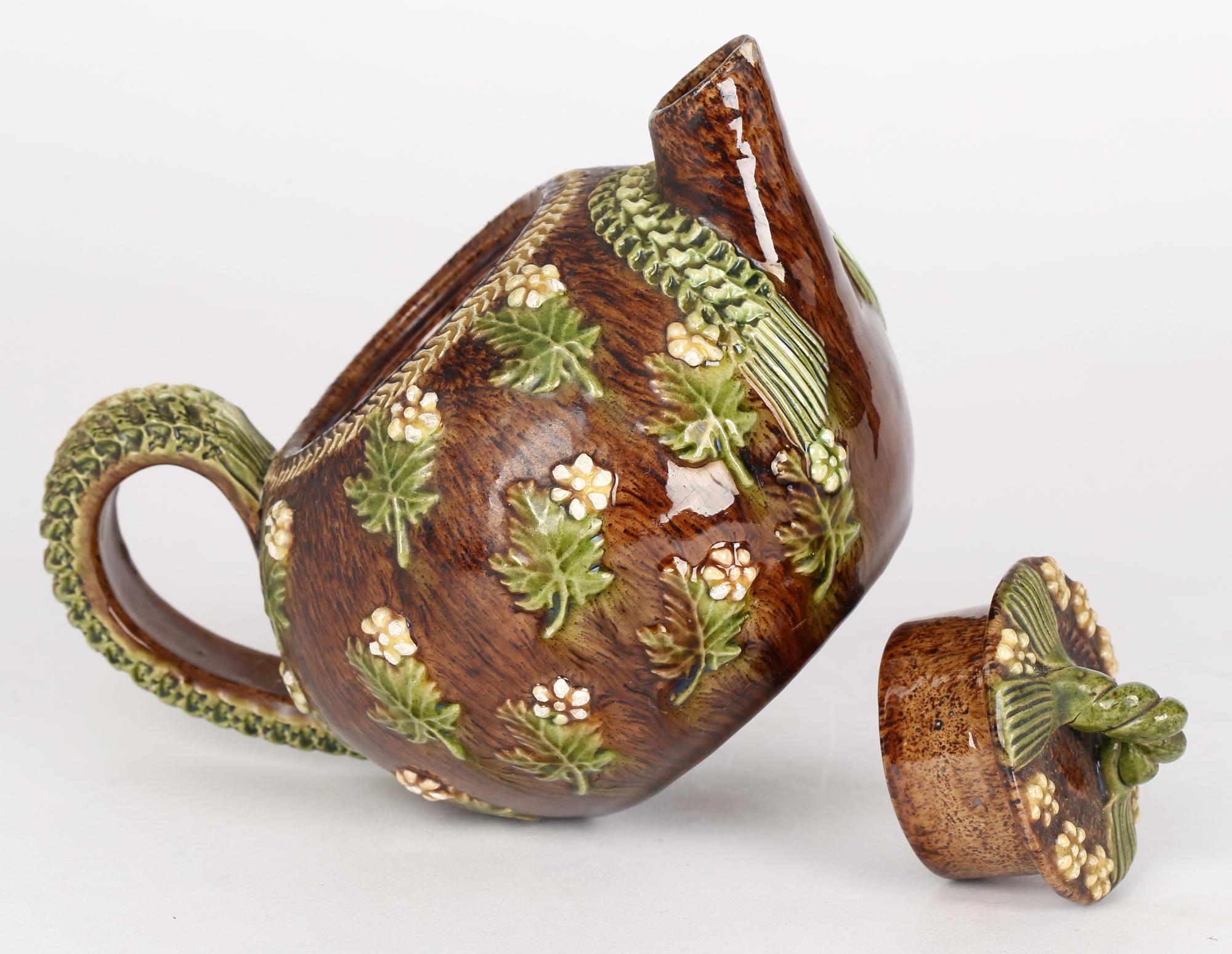 Tetera y tapa de cerámica artística con diseño floral Bellevue Rye Alfarería en venta