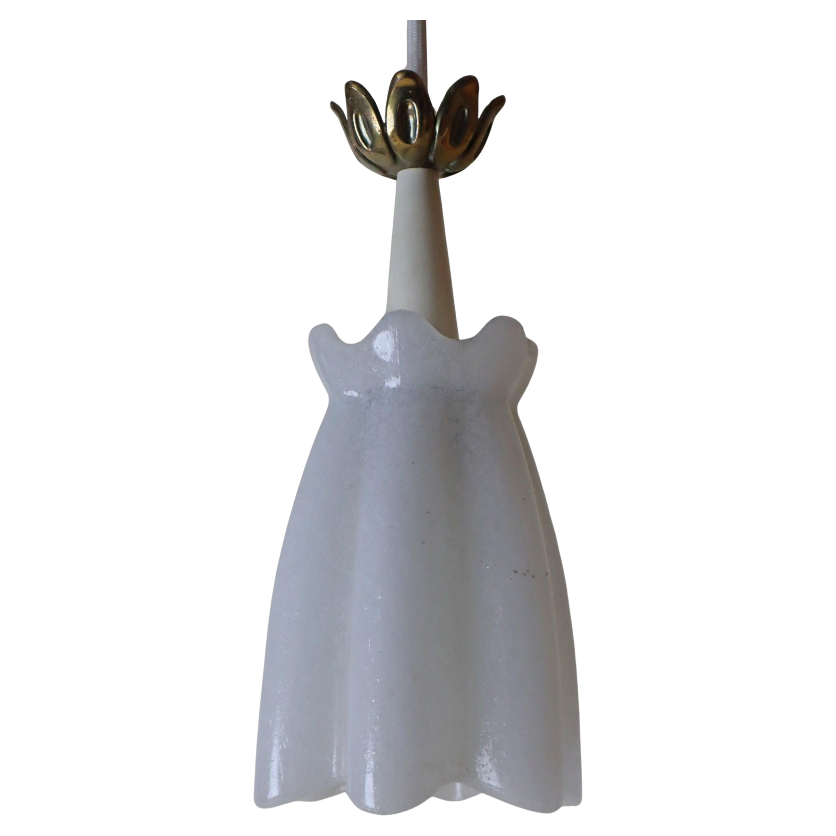 Lámpara colgante Bellflower de vidrio helado y latón, Italia Años 50 en venta