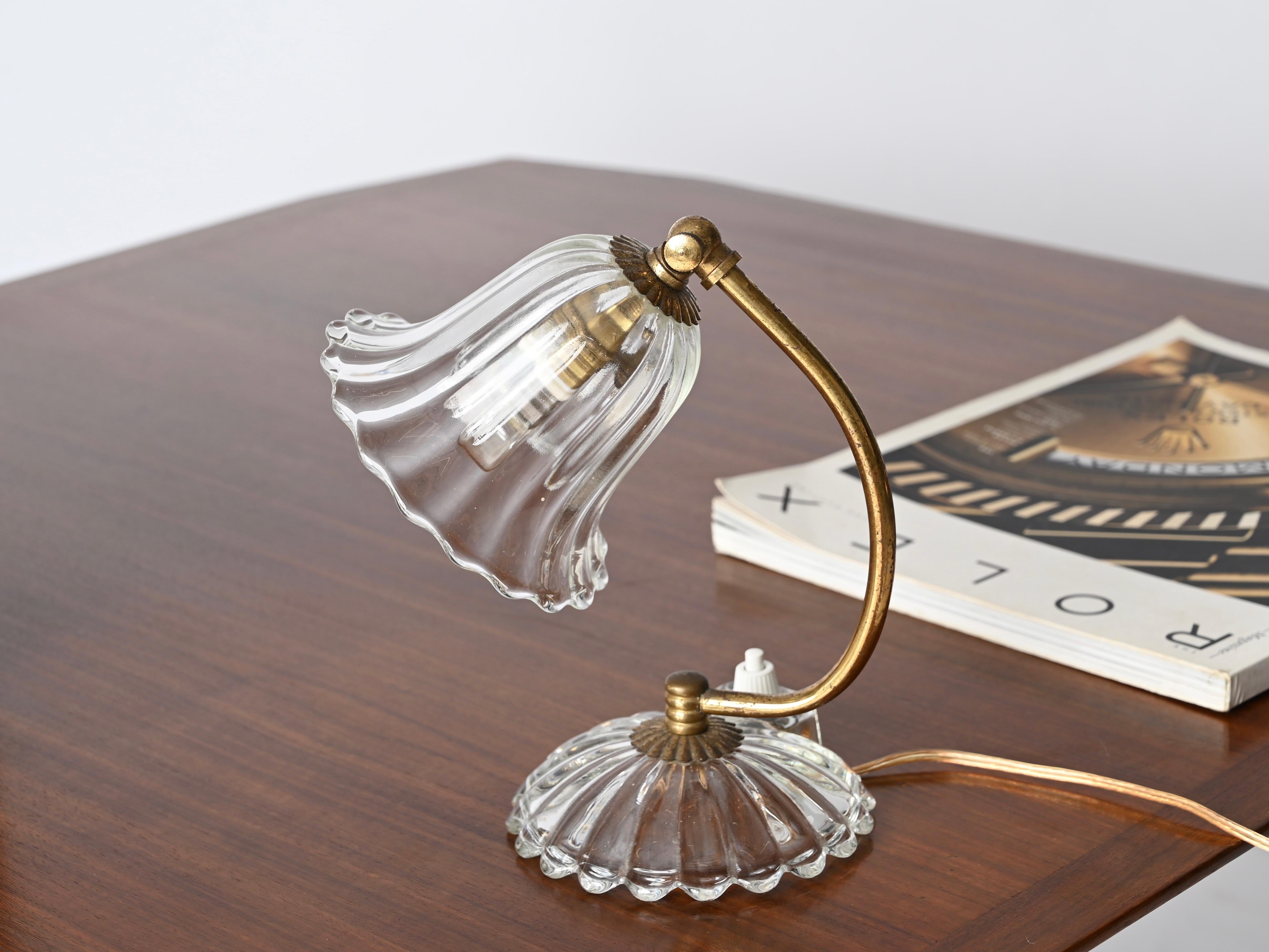 Bellflower Tischleuchte aus Murano-Glas und Messing von Ercole Barovier, Italien 1940er Jahre (Moderne der Mitte des Jahrhunderts) im Angebot