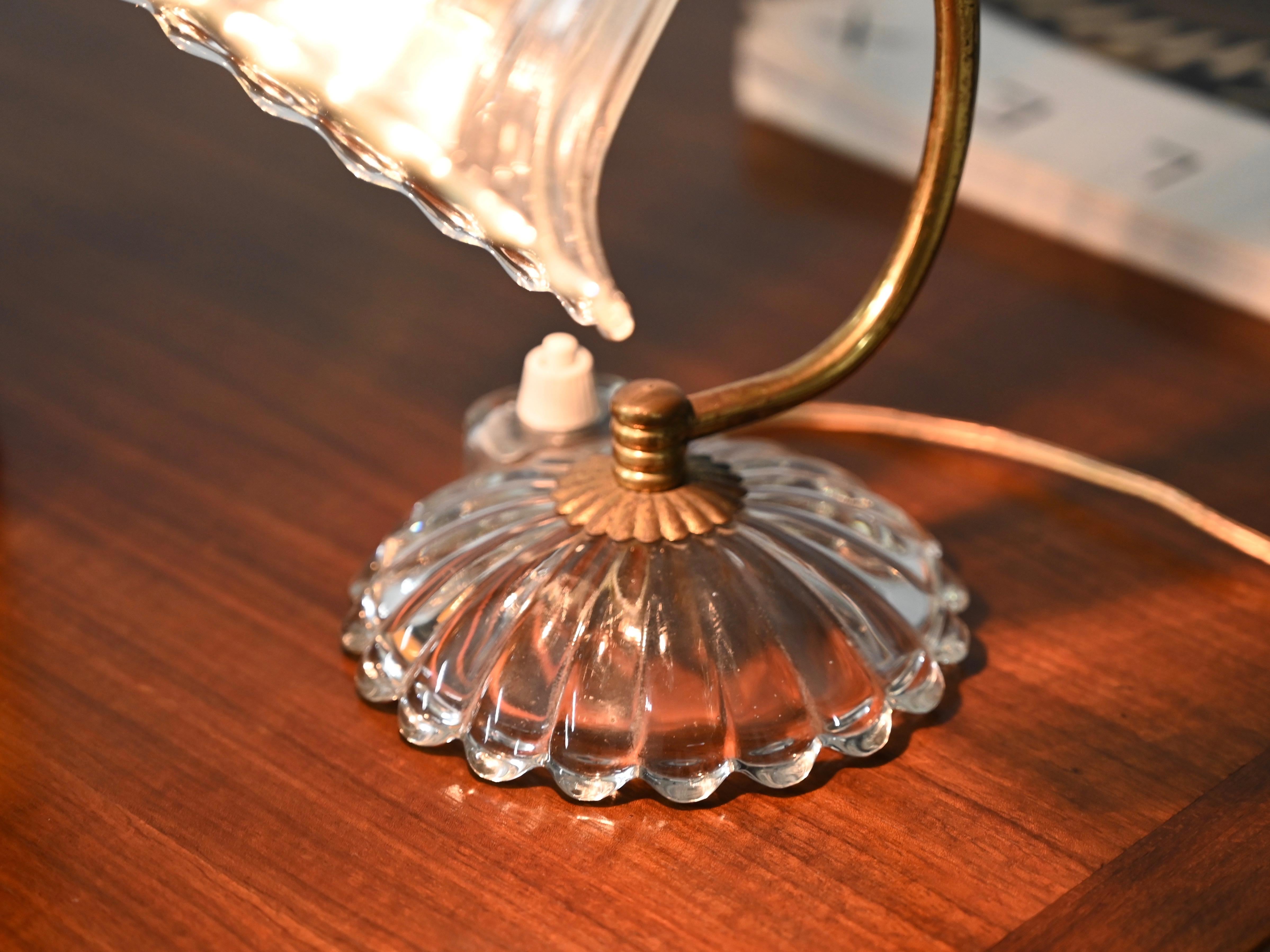 Bellflower Tischleuchte aus Murano-Glas und Messing von Ercole Barovier, Italien 1940er Jahre (Handgefertigt) im Angebot