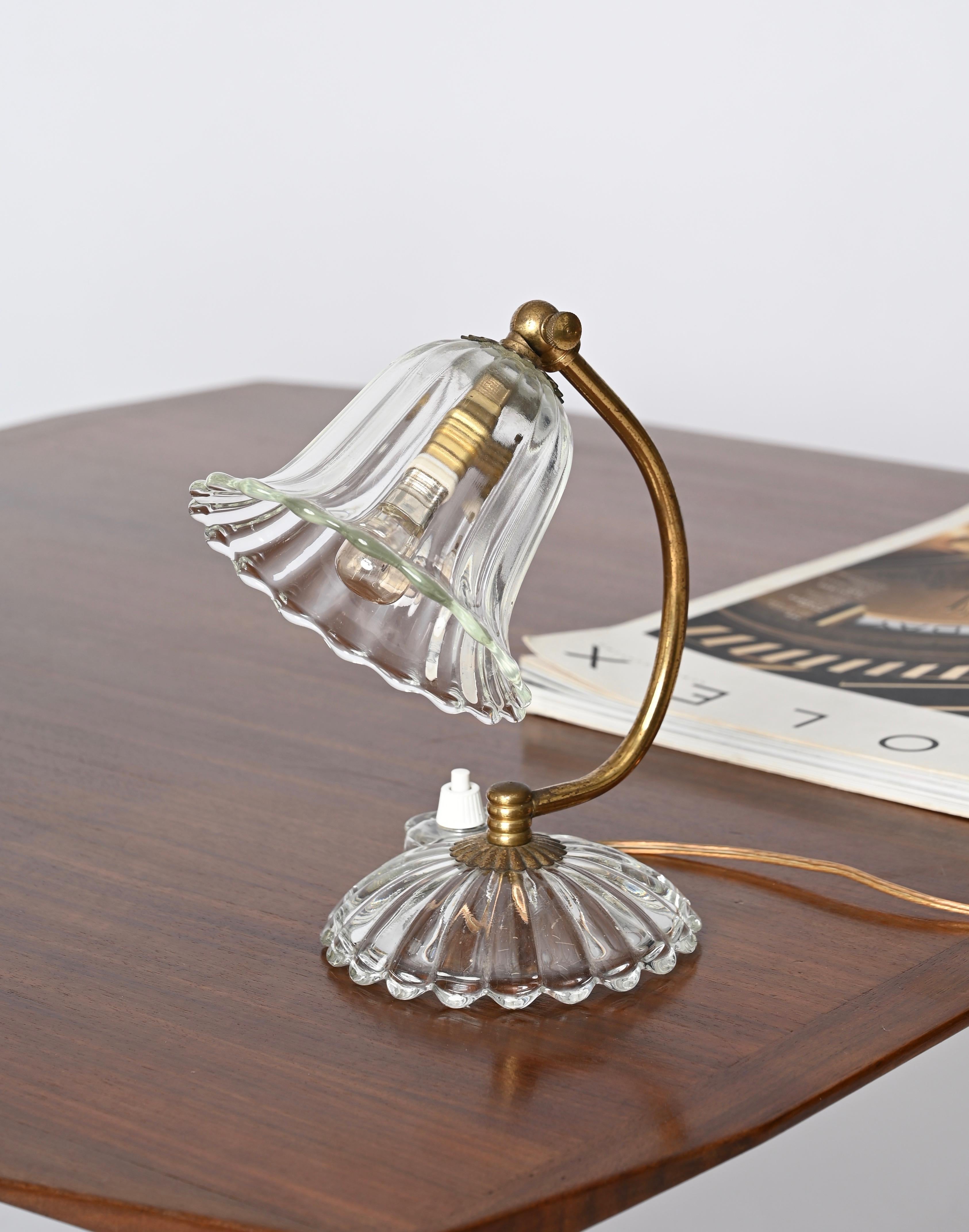 Bellflower Tischleuchte aus Murano-Glas und Messing von Ercole Barovier, Italien 1940er Jahre im Zustand „Gut“ im Angebot in Roma, IT