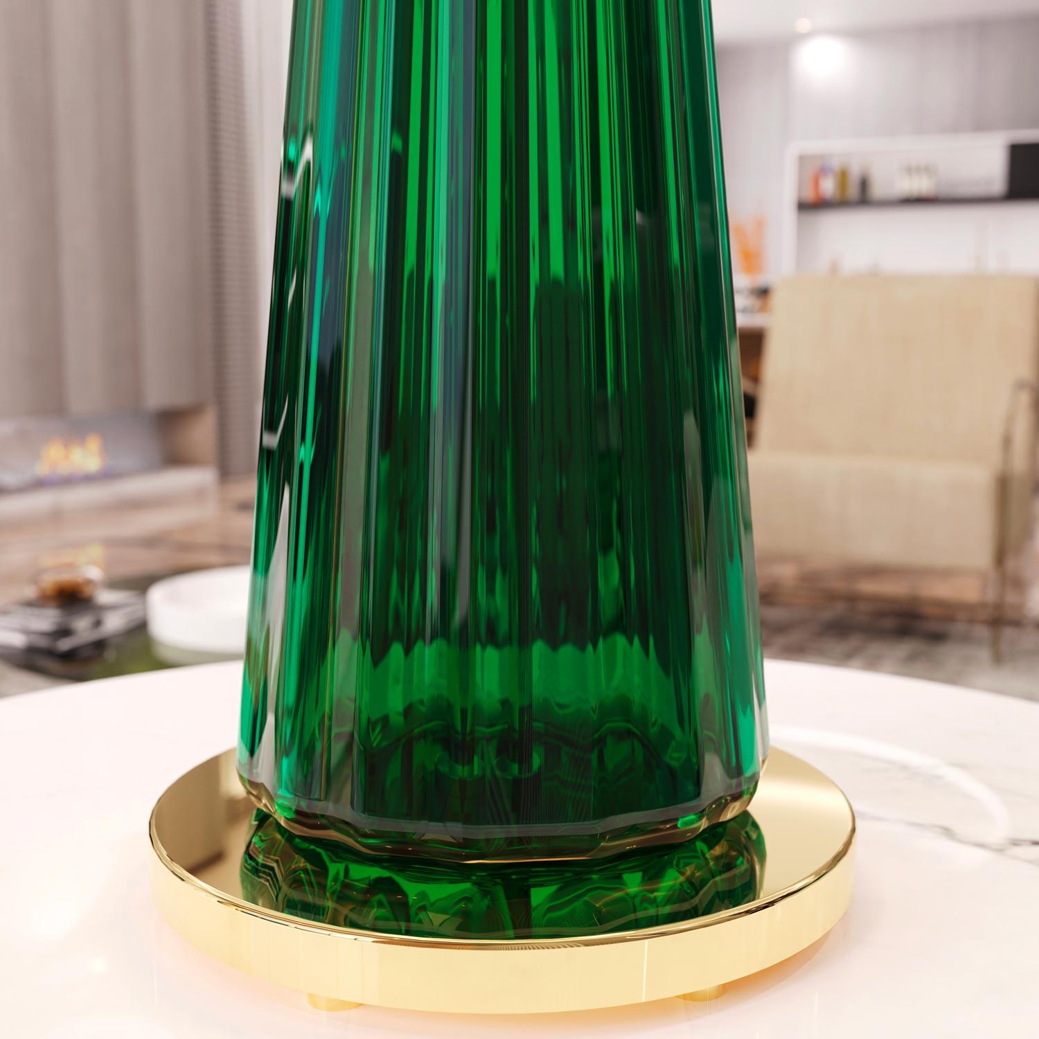 Bellini is a table lamp with 1 Led light.
Refined design for a modern lamp made of blown glass.

This lighting creation is completely handmade by Master Glassmakers according to ancient and secret traditions handed down from father to son for