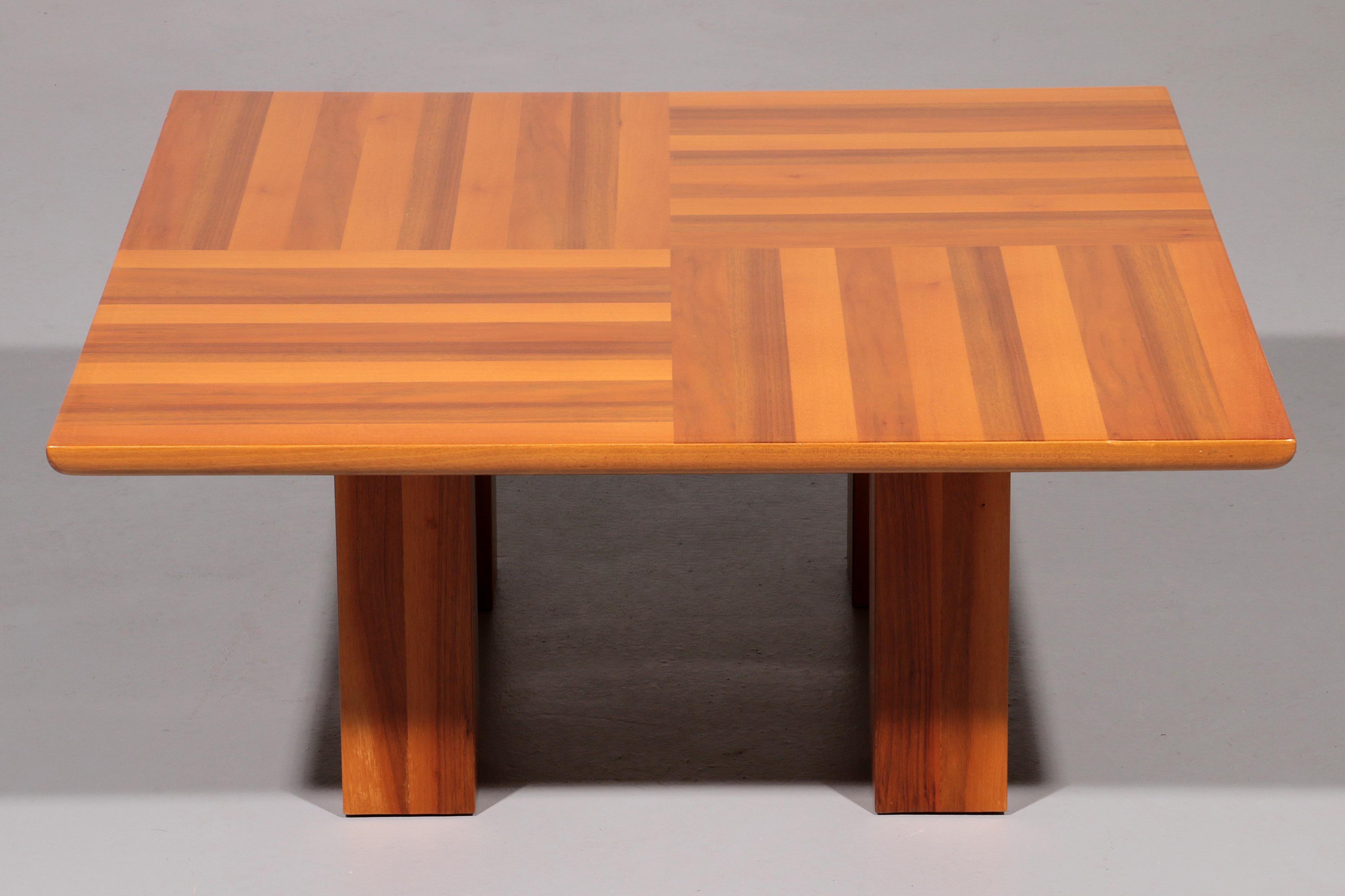 Exquisita mesa baja de nogal de Bellini: una obra maestra del modernismo italiano 197 Moderno de mediados de siglo en venta