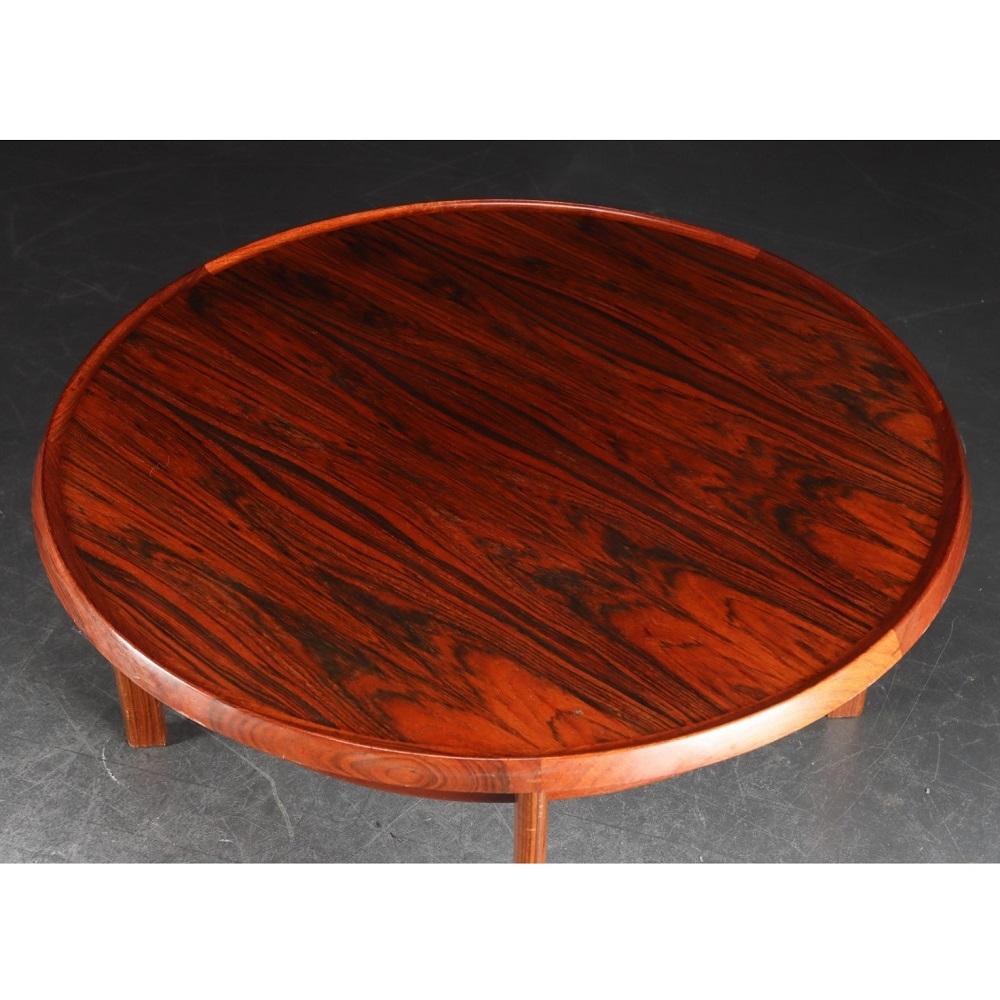 Mid-Century Modern Table basse Bellis de Tobjorn Afdal en bois de rose et acajou en vente