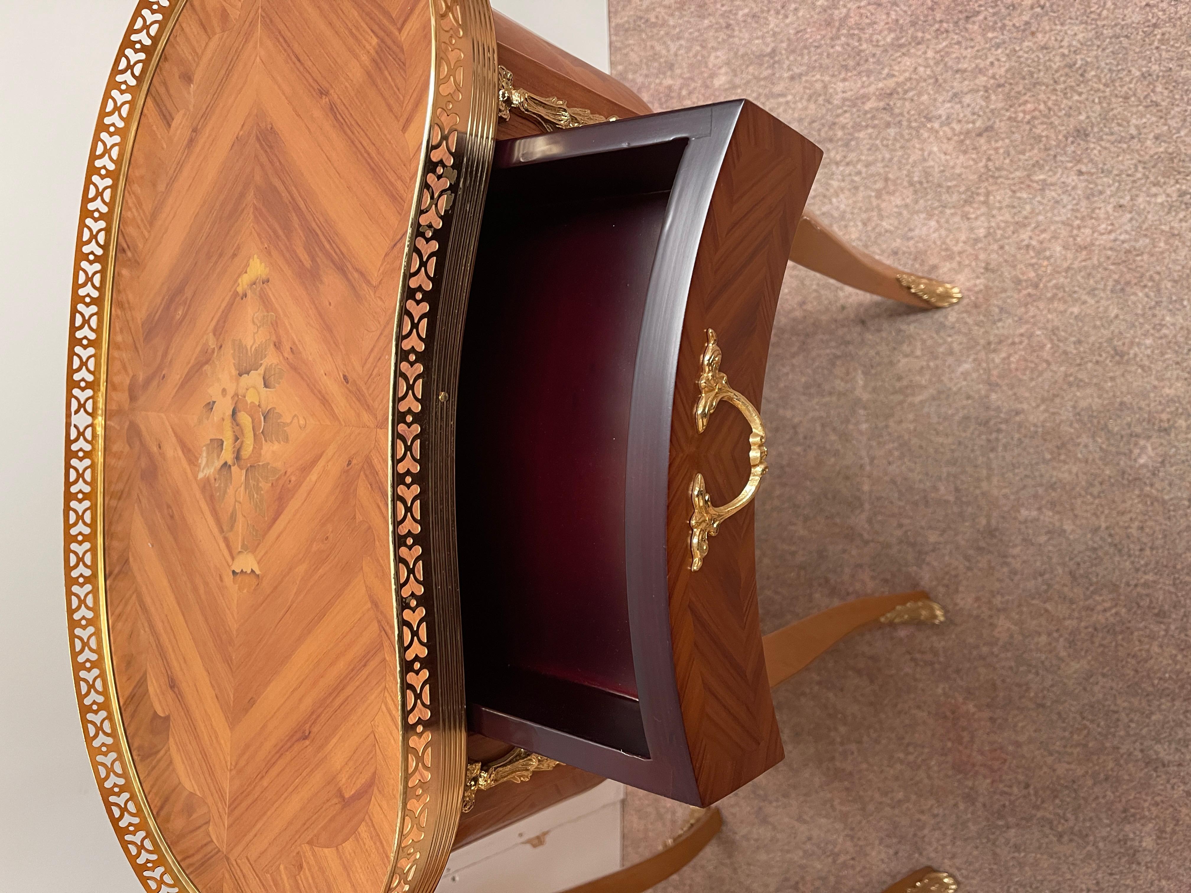Italian Beautiful pair of French Louis XVI style nightstands in wood and bronze 1970s For Sale