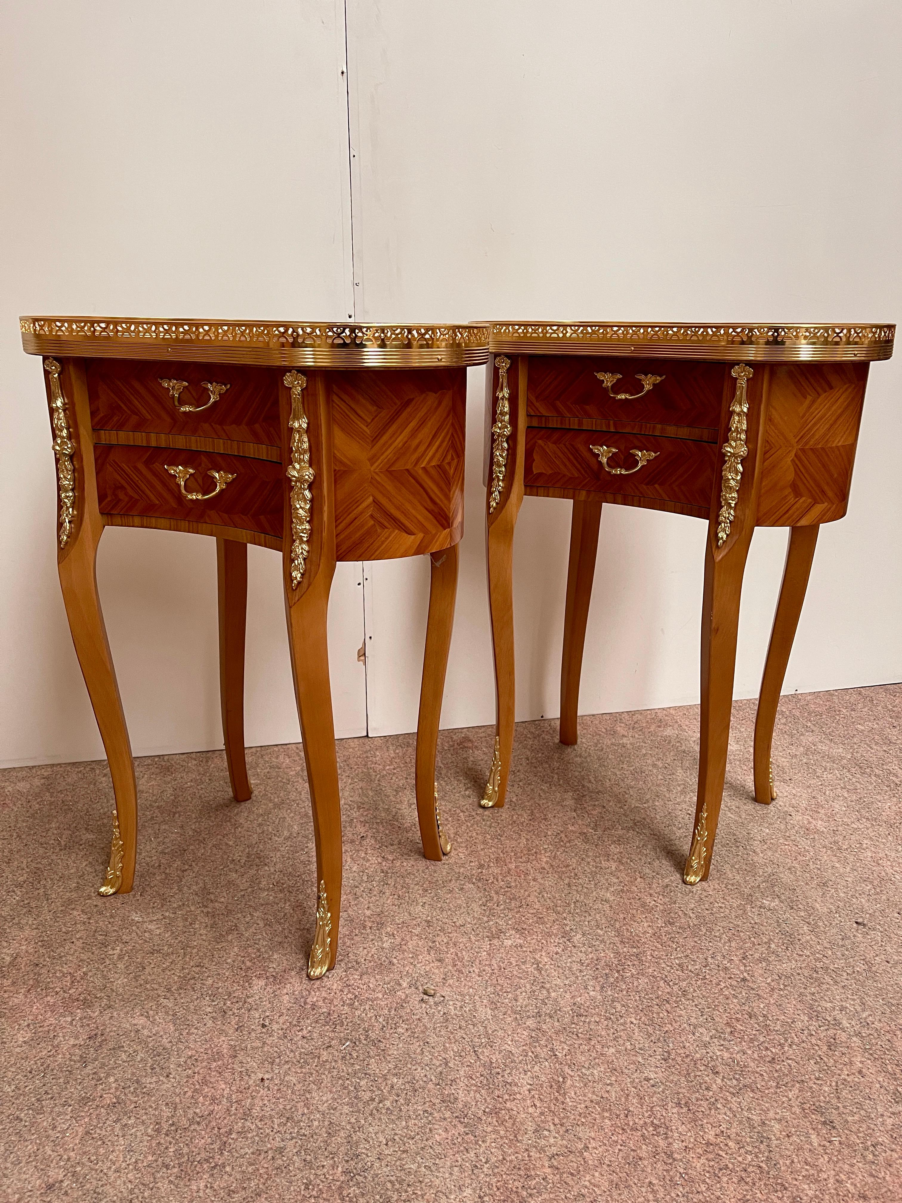 Bronze Beautiful pair of French Louis XVI style nightstands in wood and bronze 1970s For Sale