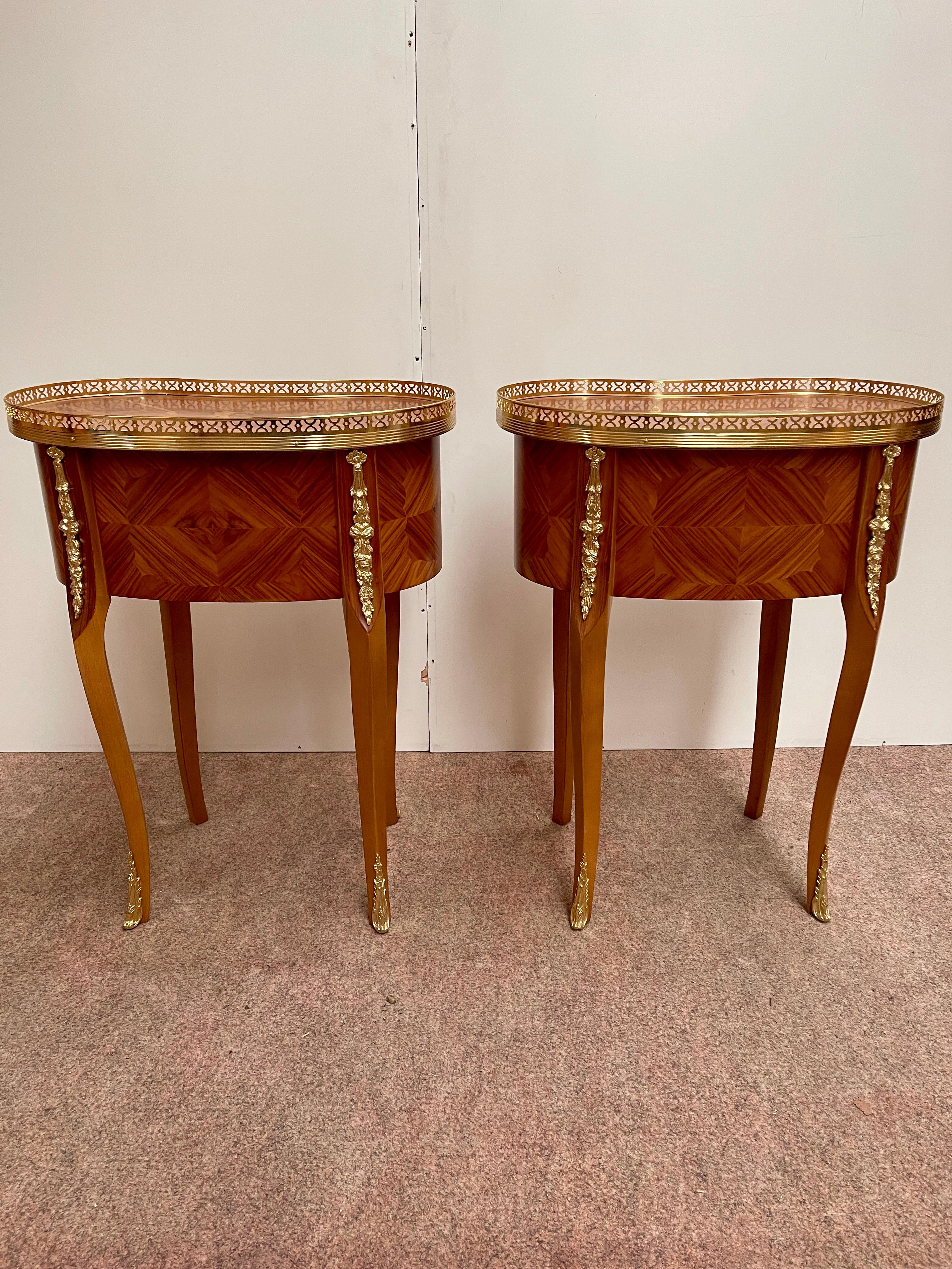 Beautiful pair of French Louis XVI style nightstands in wood and bronze 1970s For Sale 2