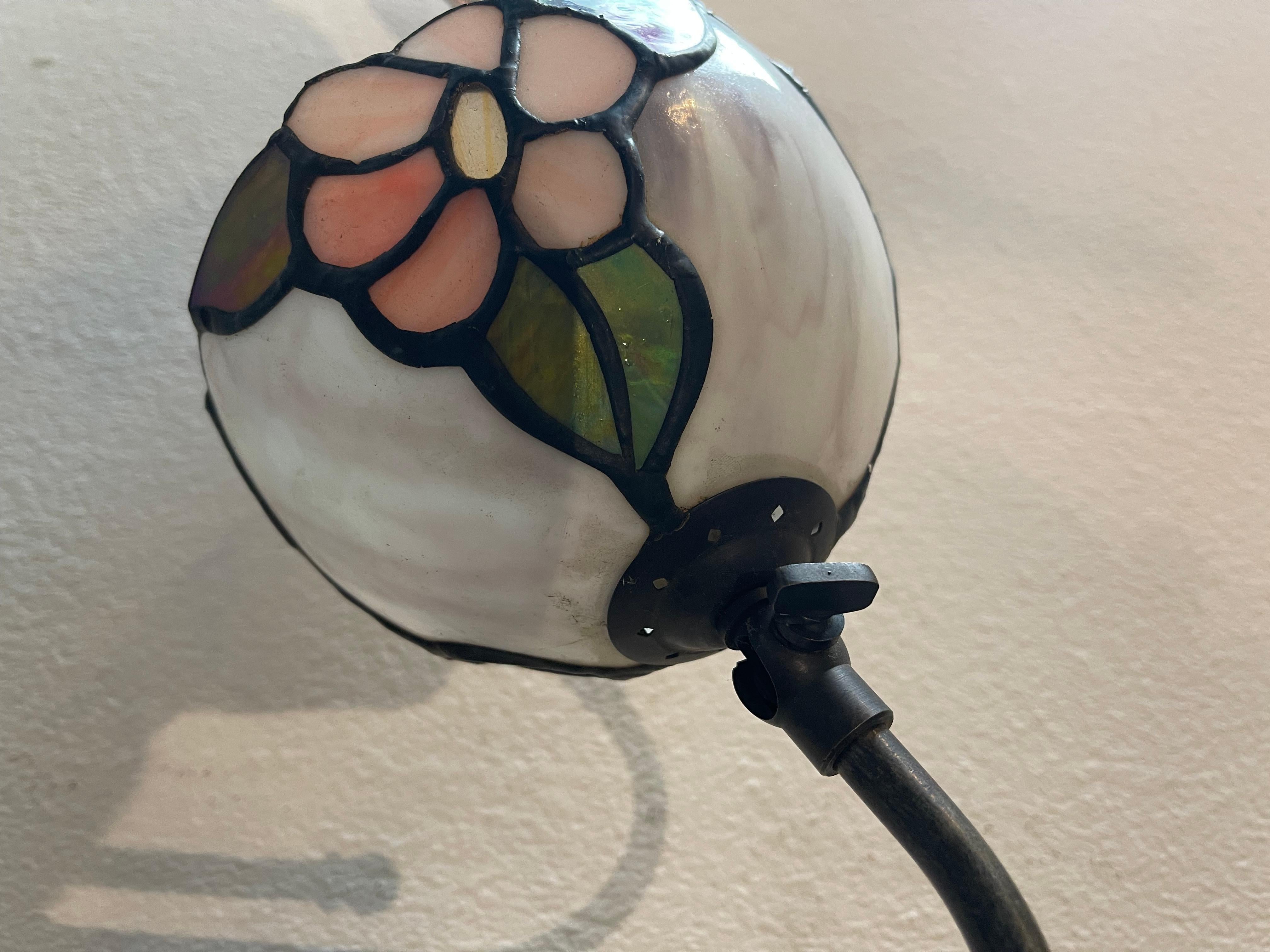 Beautiful Pair of tiffany style table lamp with glass floreal mosaic For Sale 3