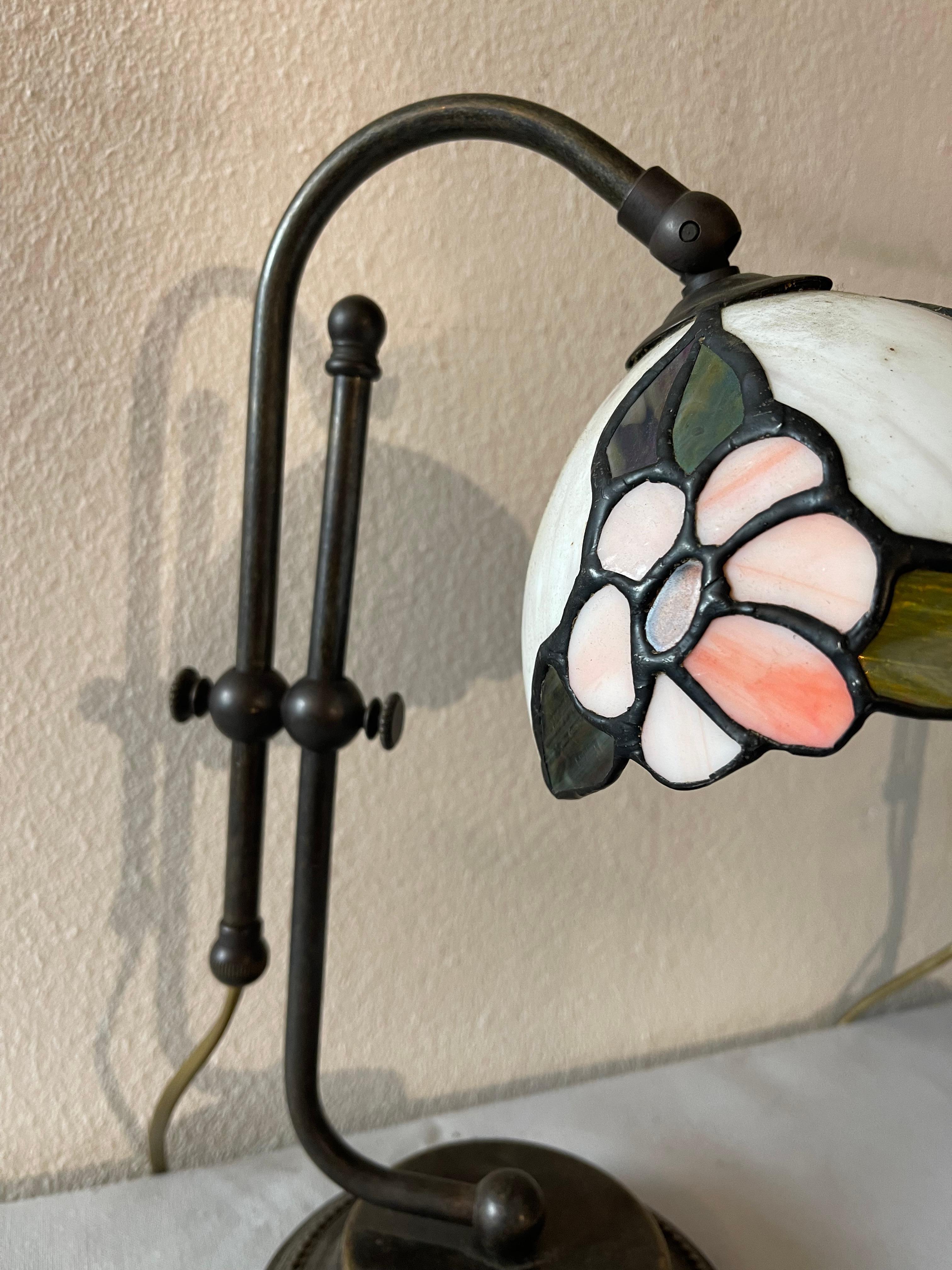 Beautiful Pair of tiffany style table lamp with glass floreal mosaic In Good Condition For Sale In Cantù, IT