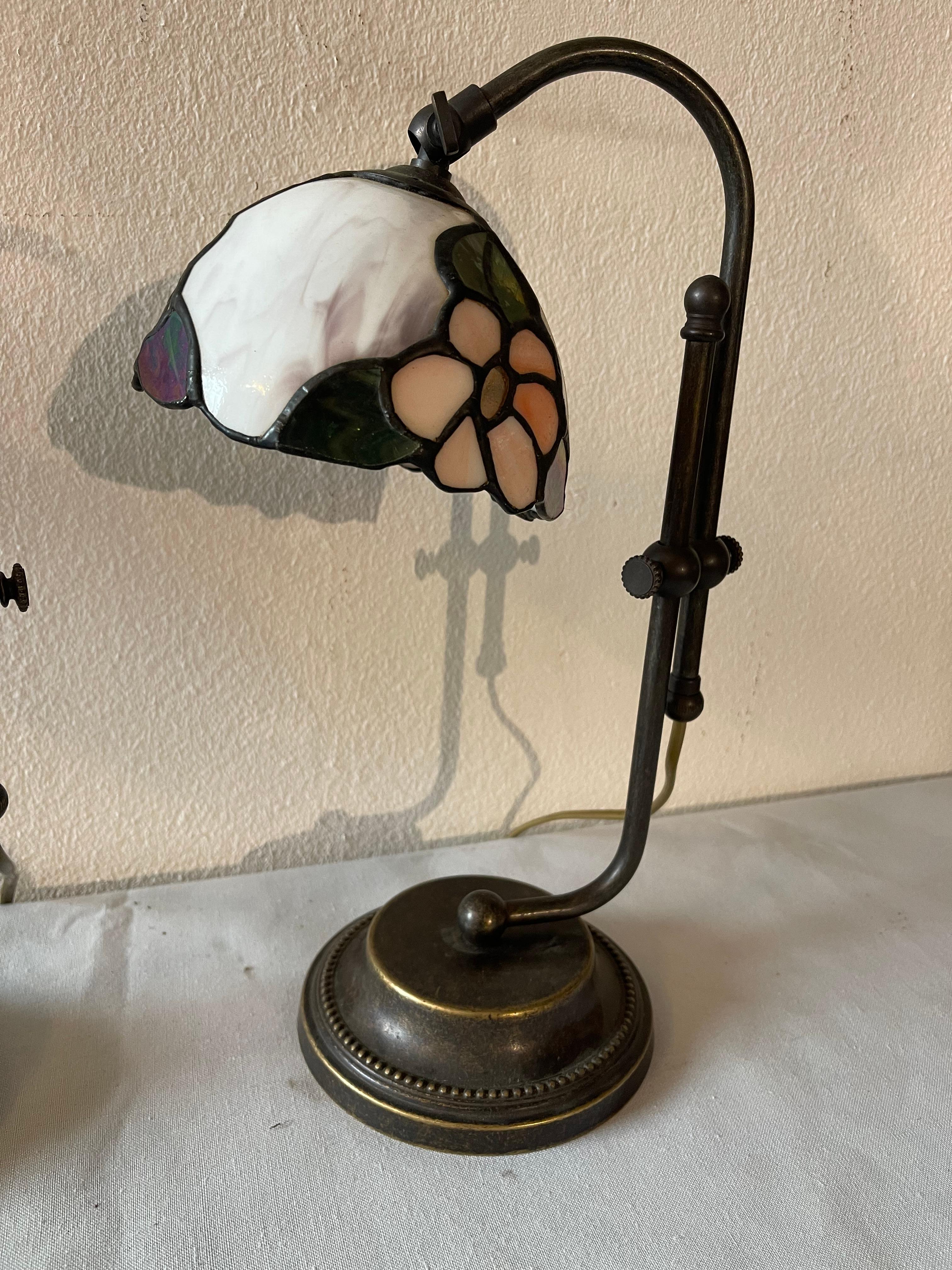 Bronze Beautiful Pair of tiffany style table lamp with glass floreal mosaic For Sale