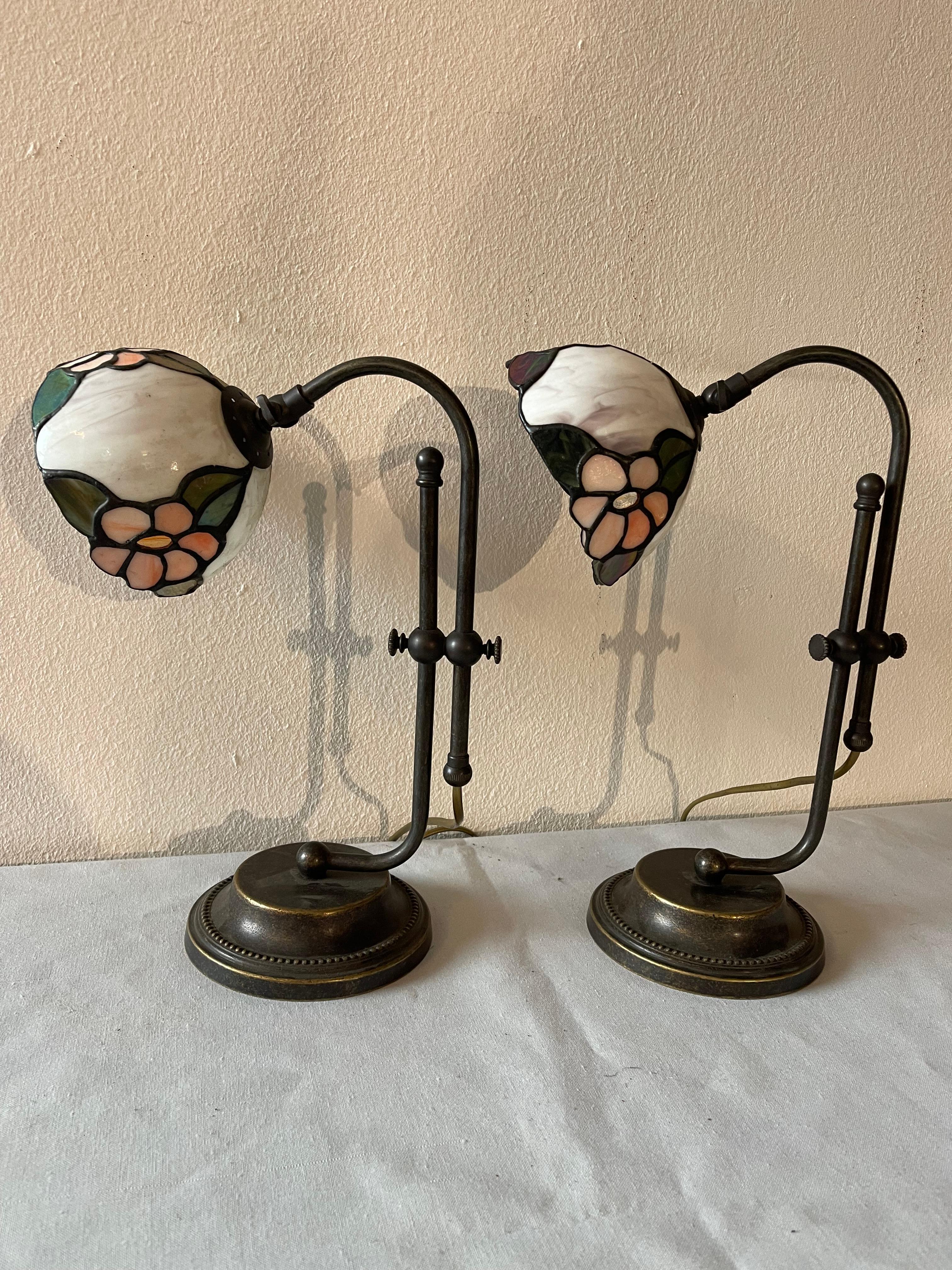 Beautiful Pair of tiffany style table lamp with glass floreal mosaic For Sale 2