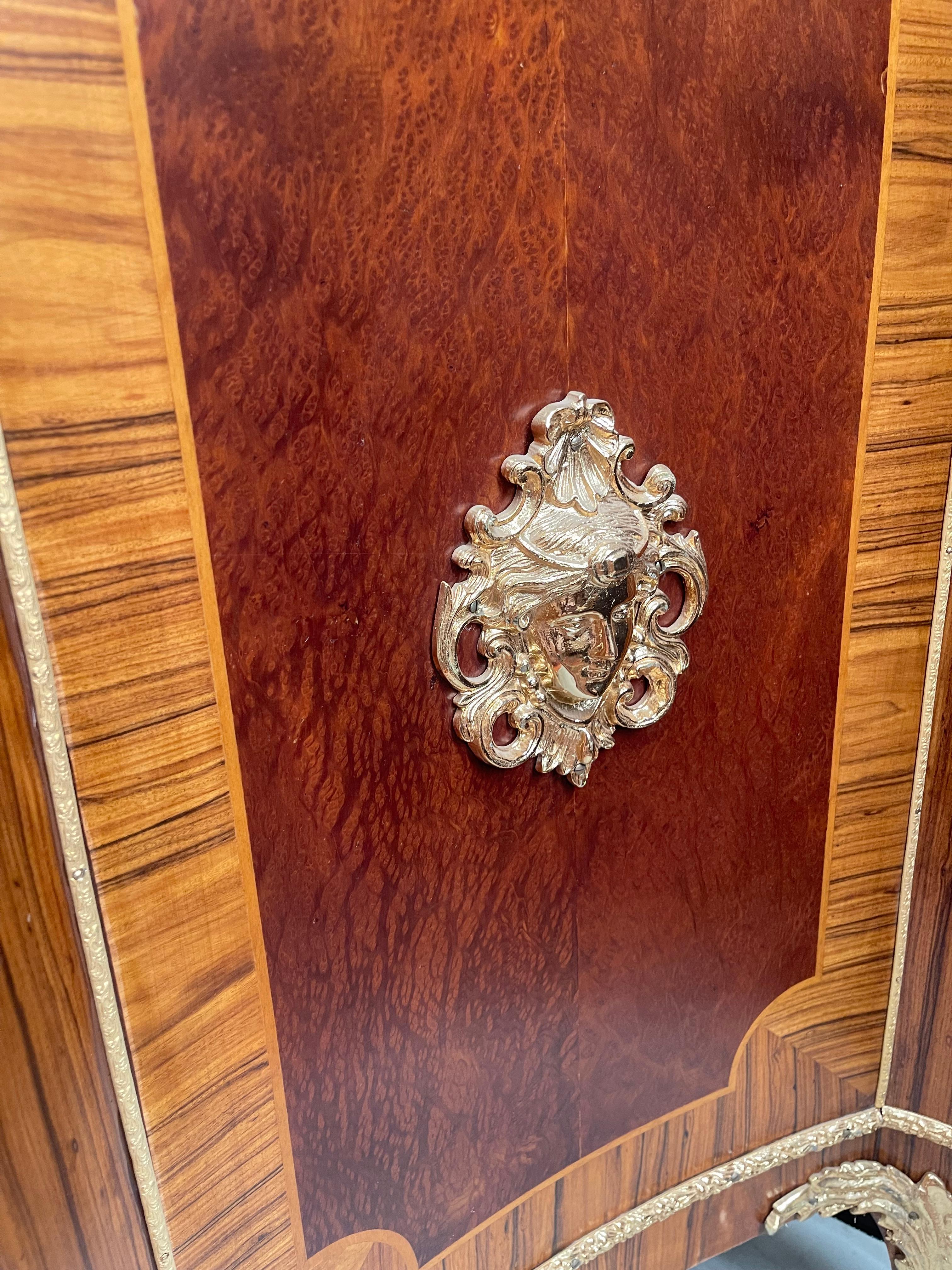 Beautiful French sideboard 1970 In Excellent Condition For Sale In Cantù, IT
