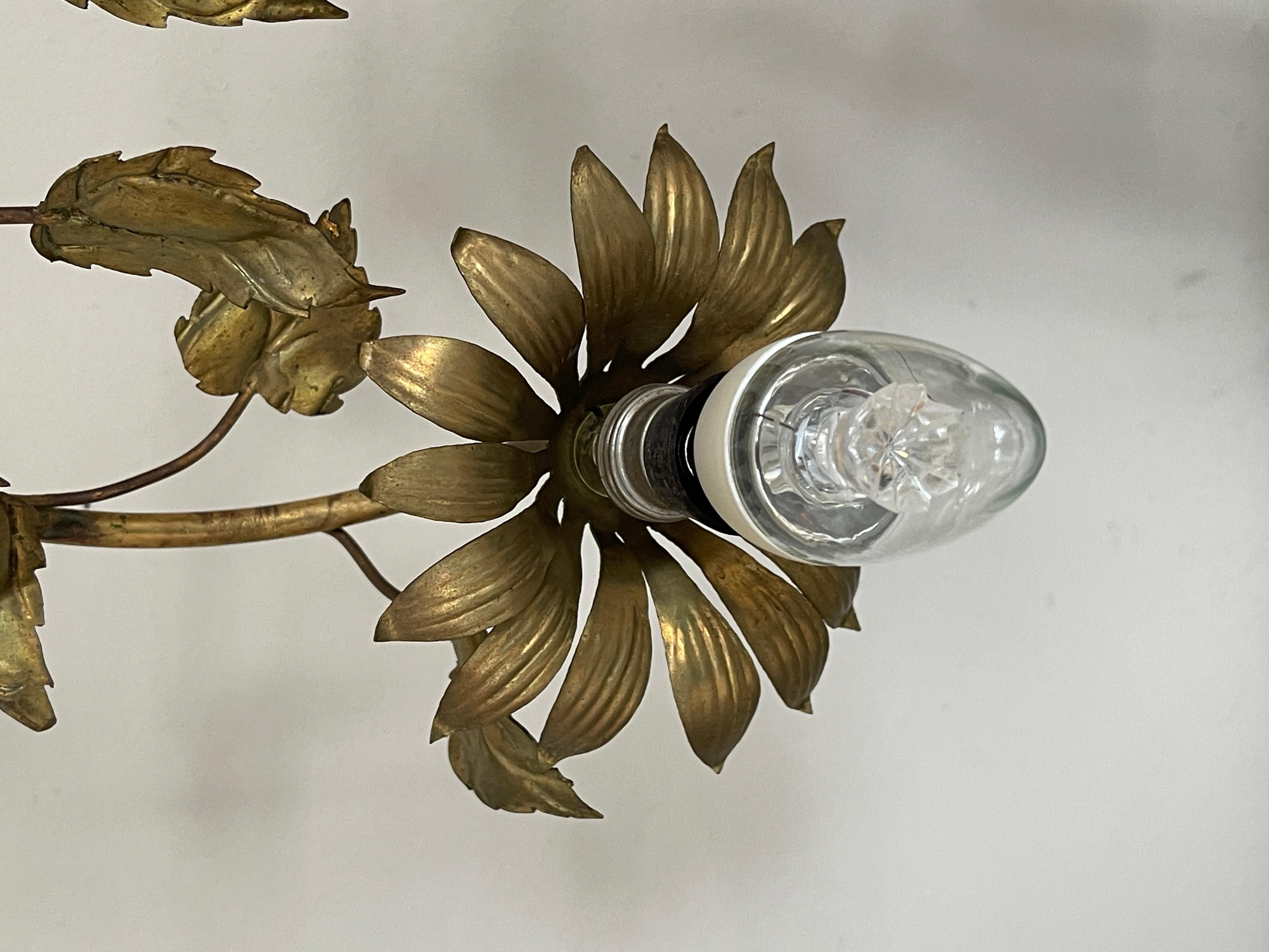 Italian Bellisima lampada da tavolo raffigurante una donna con fiori anni '40 italian en vente